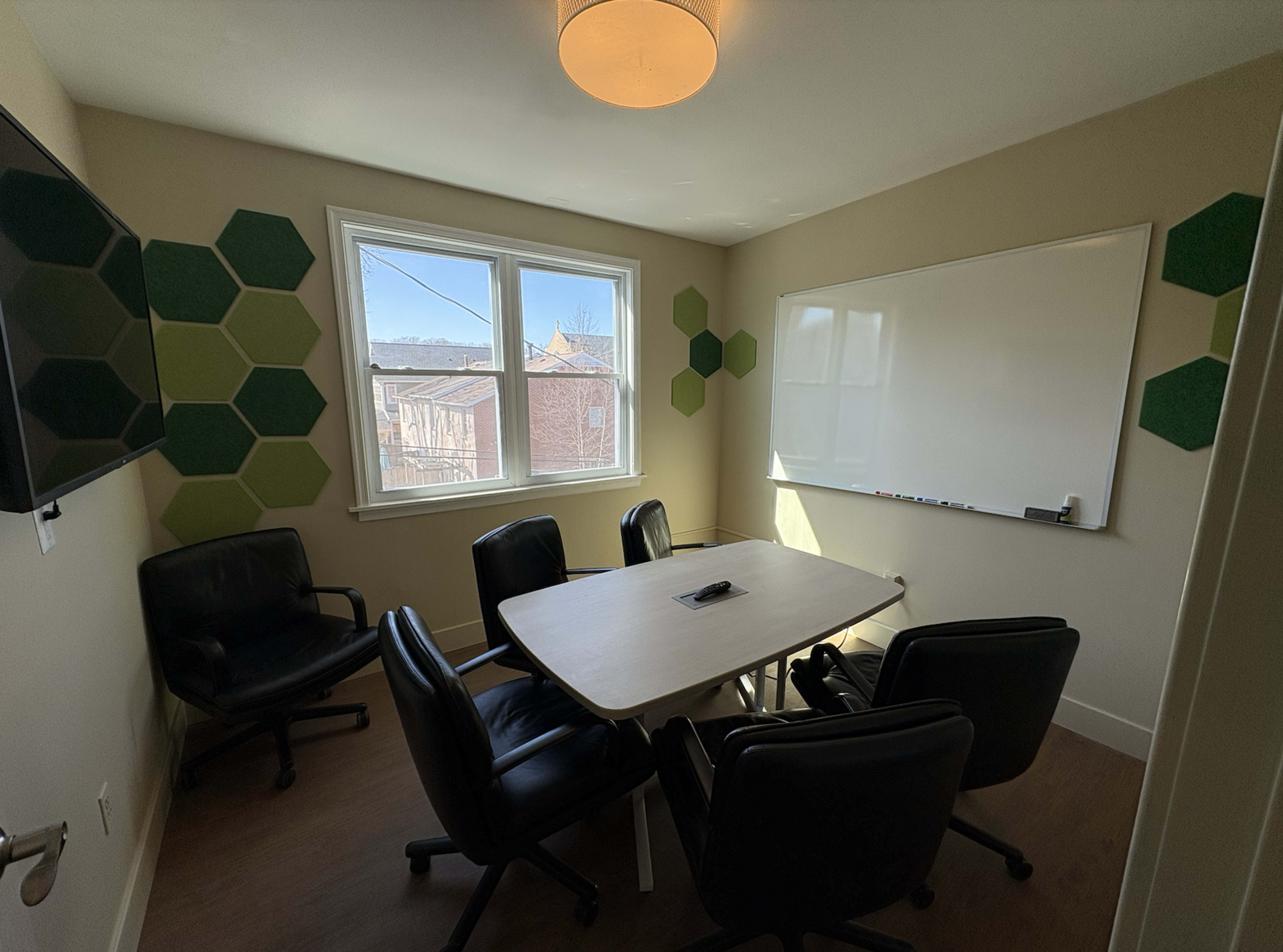 Stylish Del Ray Conference Space for 4-6 Image in Del Ray, Alexandria, VA