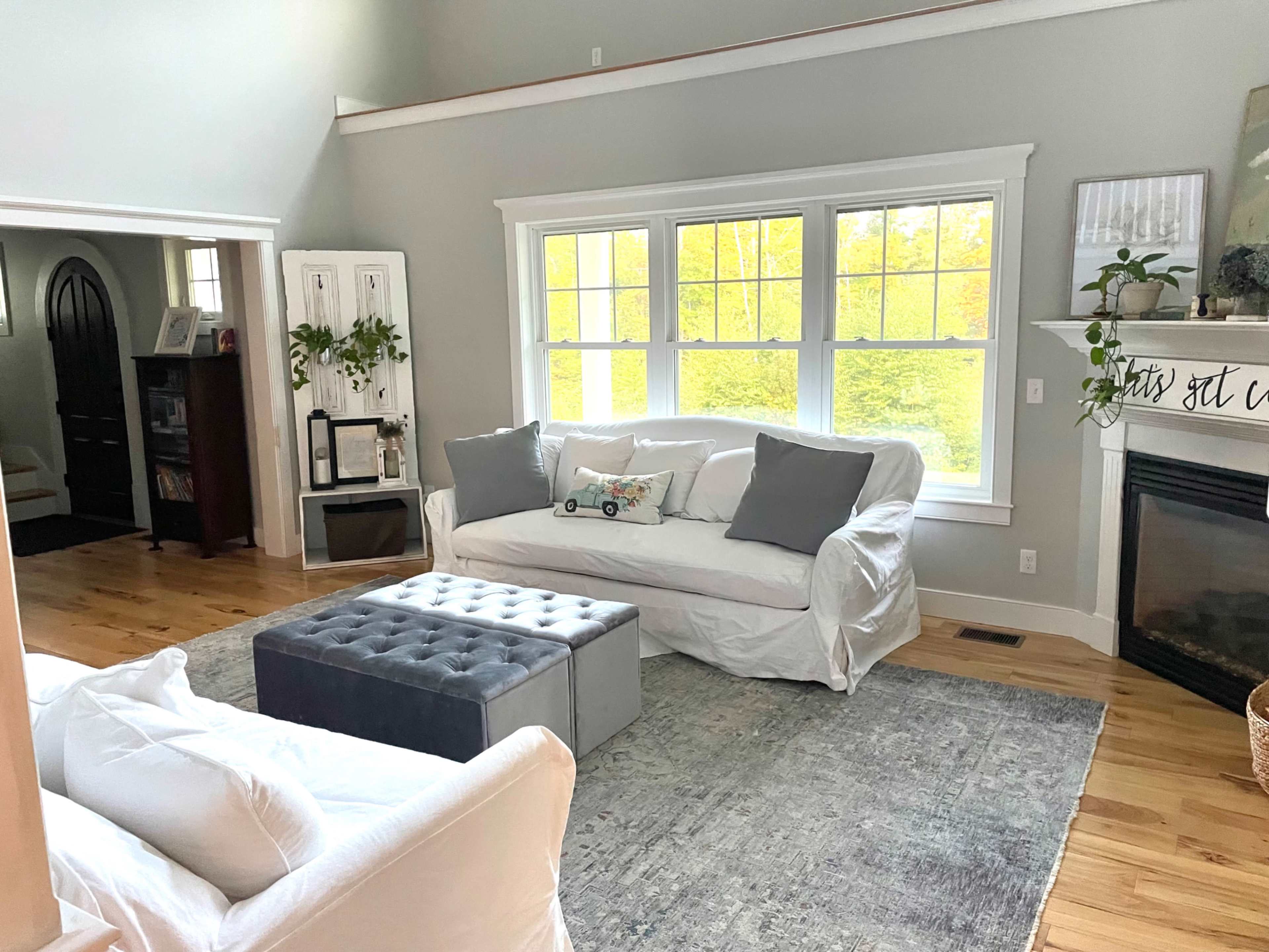 Large family home with front porch with 10 acres on a hill Image in Hampton Falls, Hampton Falls, NH