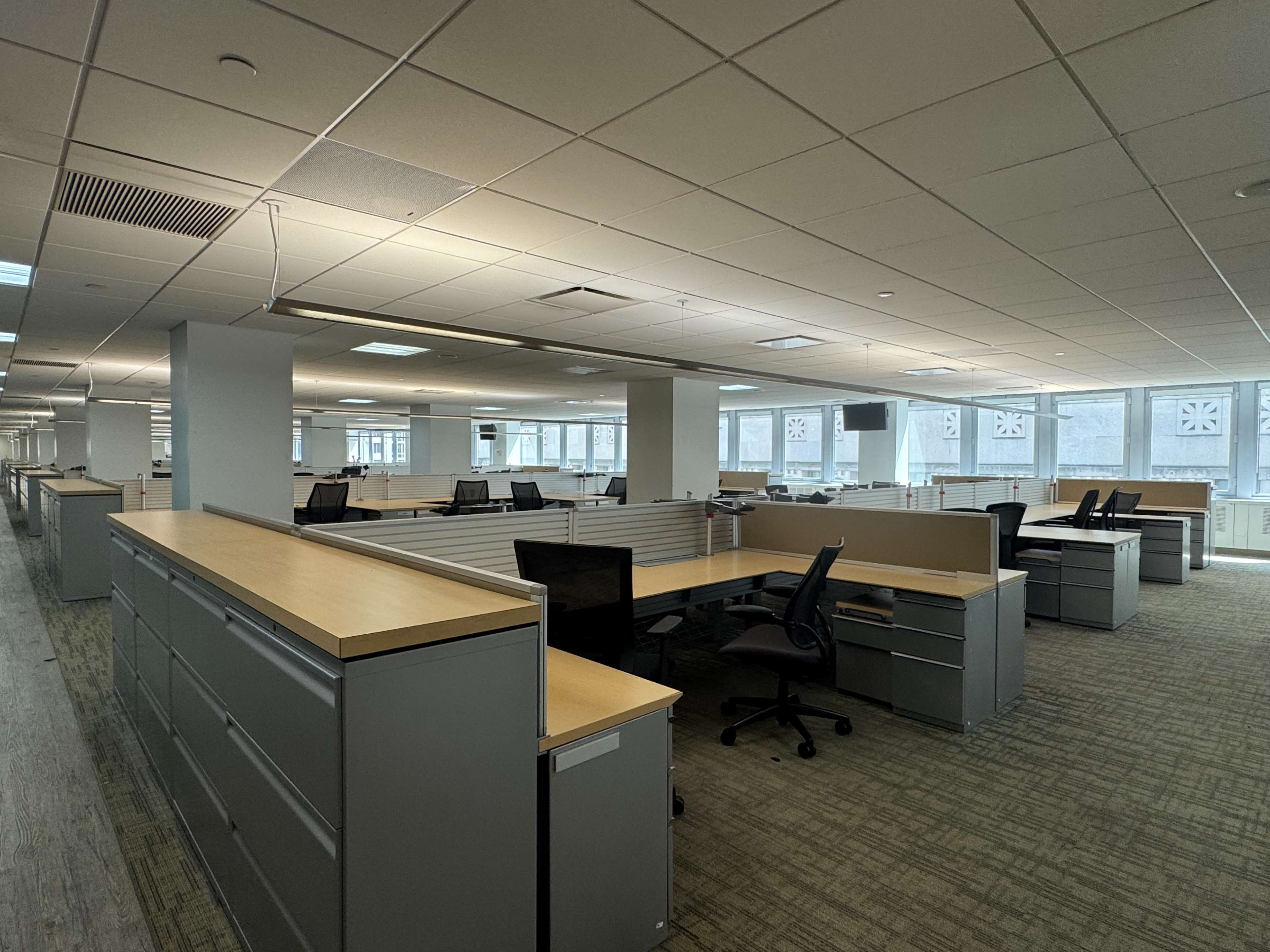 The HUB, Backlot | Open Desk Area in Downtown New York Office Space for ...