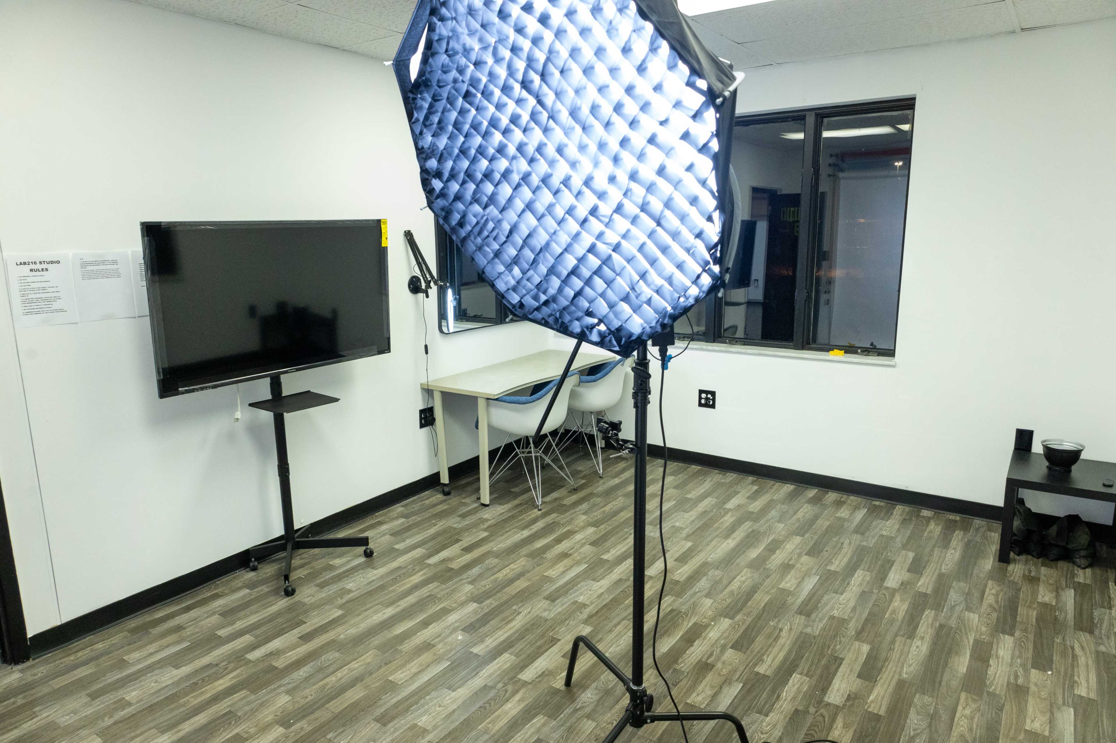 STUDIO B : Modern Creative Studio on Cleveland Westside – Backdrops, Pro Lighting & More! Image in Brooklyn Heights, Cleveland, OH
