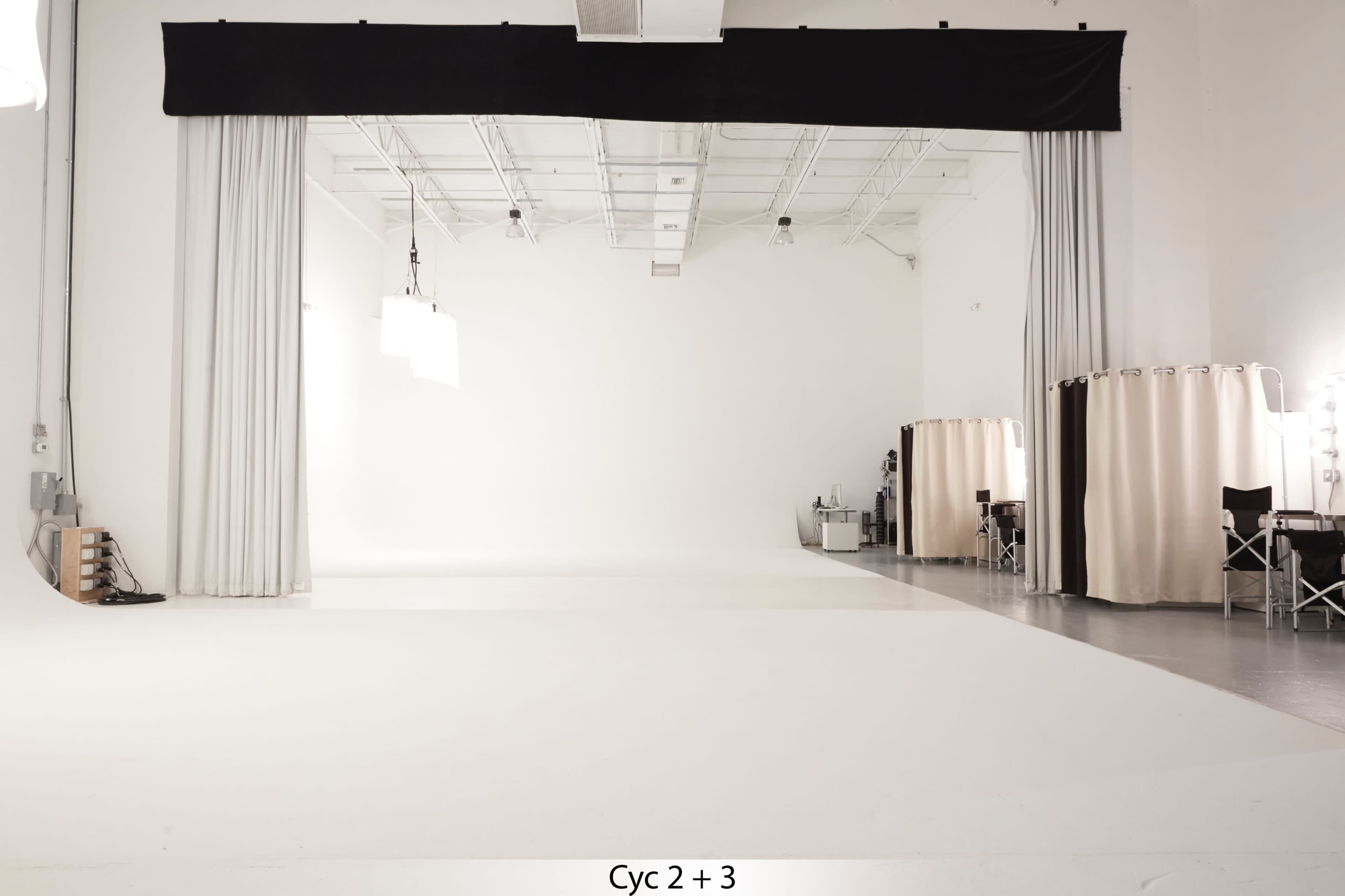 Cyc Studio 2 —  1,500 sq ft Studio with 1,200 sq ft Corner Cyc Wall (Blackout Control) Image in Oakwood, Hollywood, FL