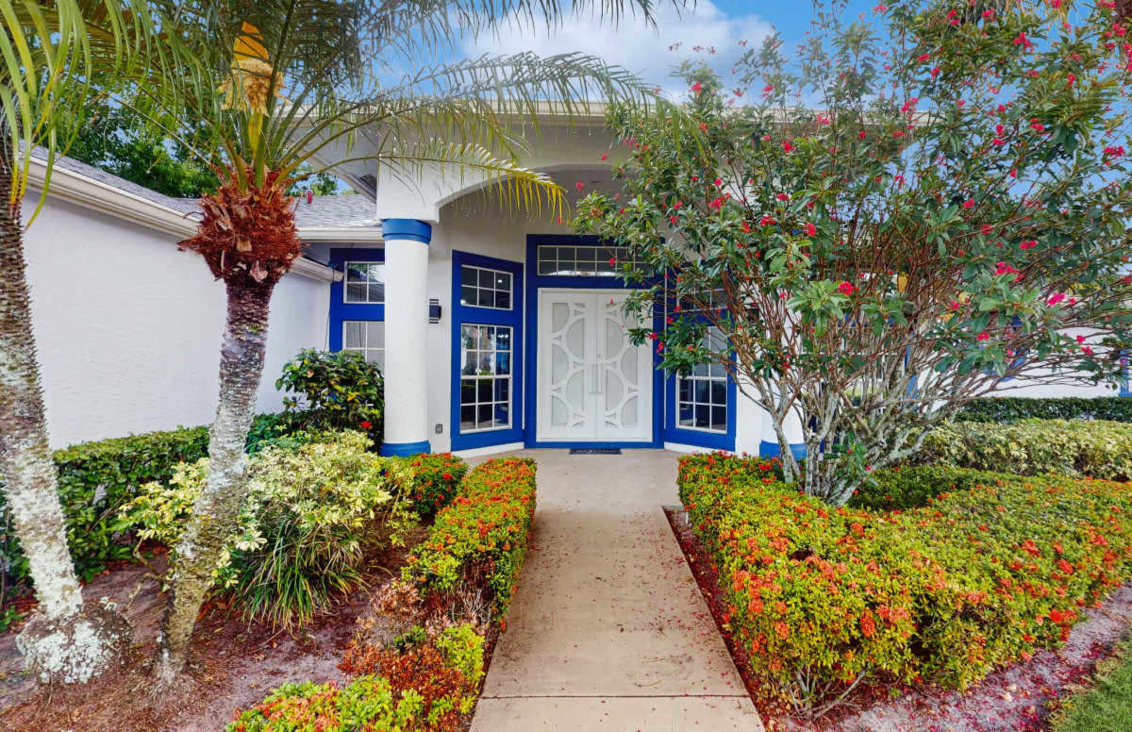 Luxurious Lakefront 5BD, sleeps 10 Image in Wellington, Wellington, FL