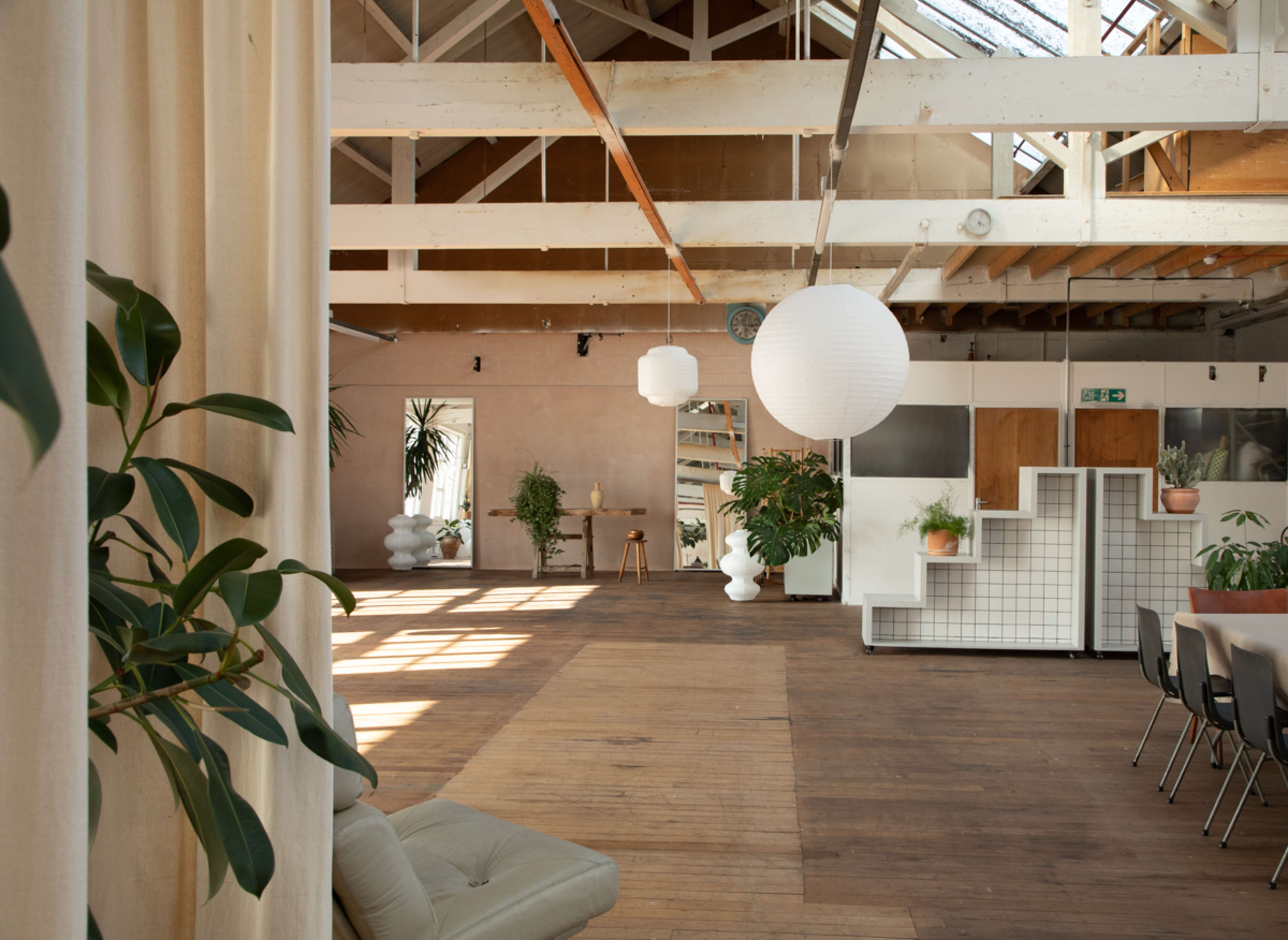 Daylight Sunset studio, Victorian textile Factory, Loft, city centre Image in Leicester, Leicester, ENG