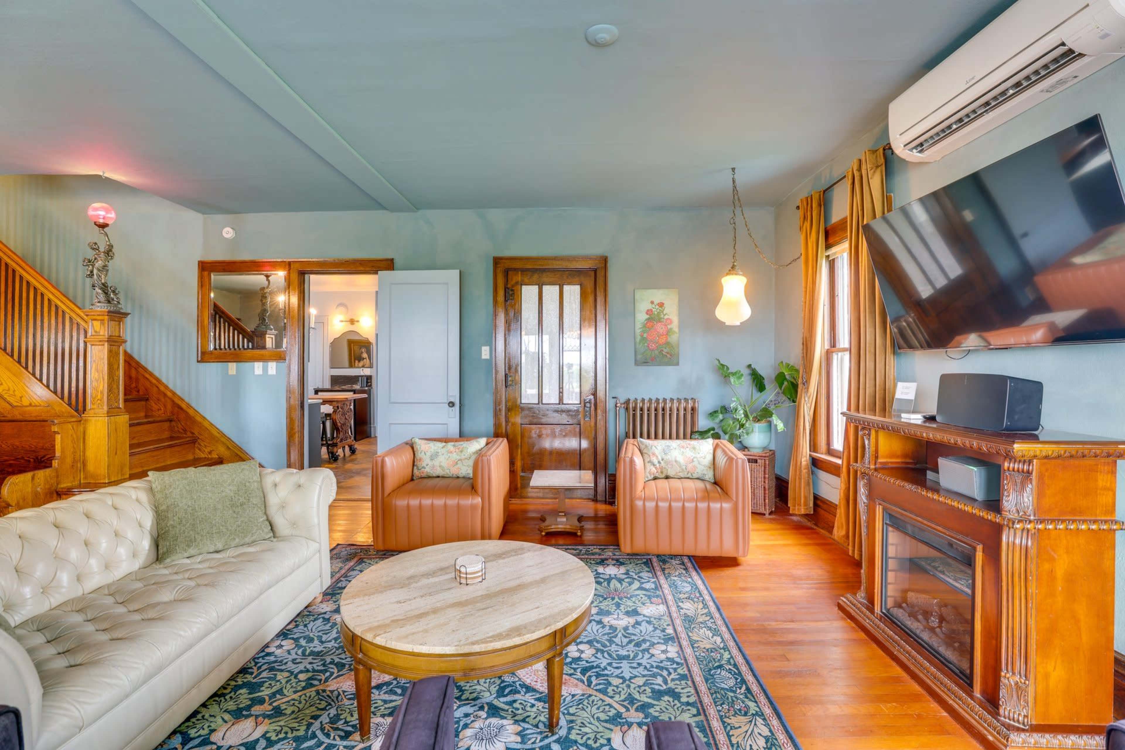 "Luxe" Farm House Image in Springdale, Mount Horeb, WI