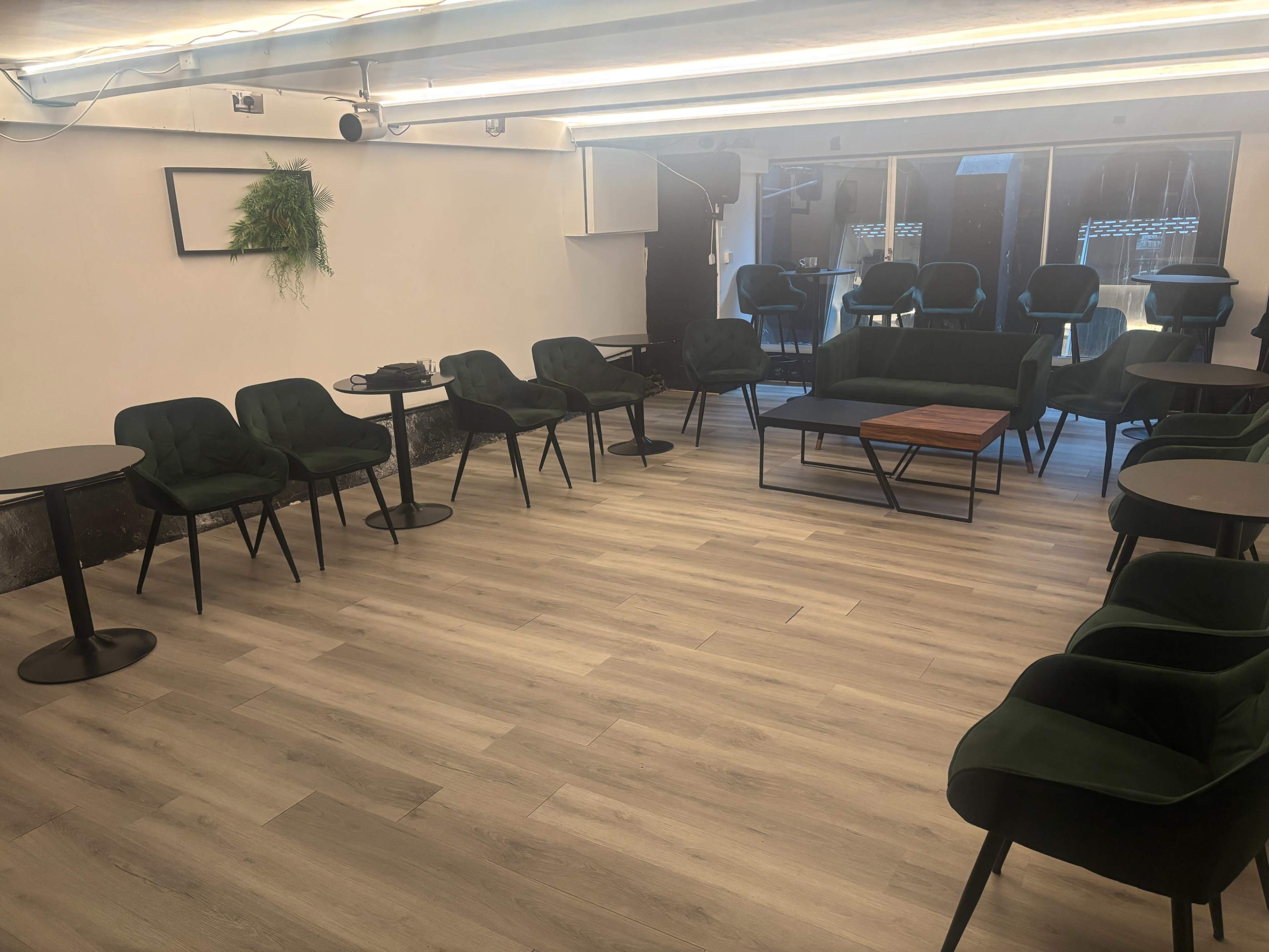 Cozy, Inviting Two-Level Kitchen and Bar in Streatham Image in Lambeth, London, ENG