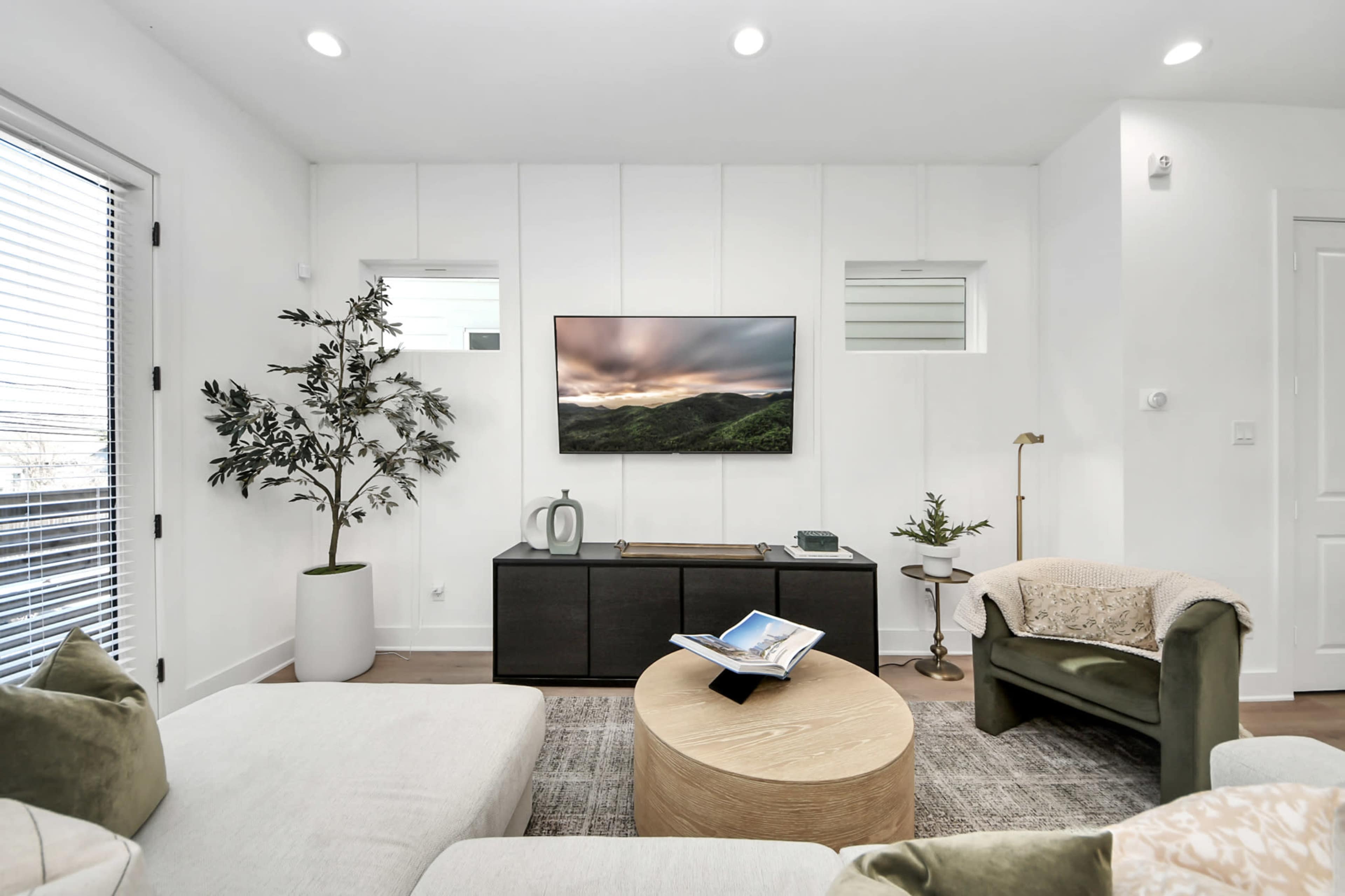 Modern Downtown home with Garage Gym Image in Second Ward, Houston, TX