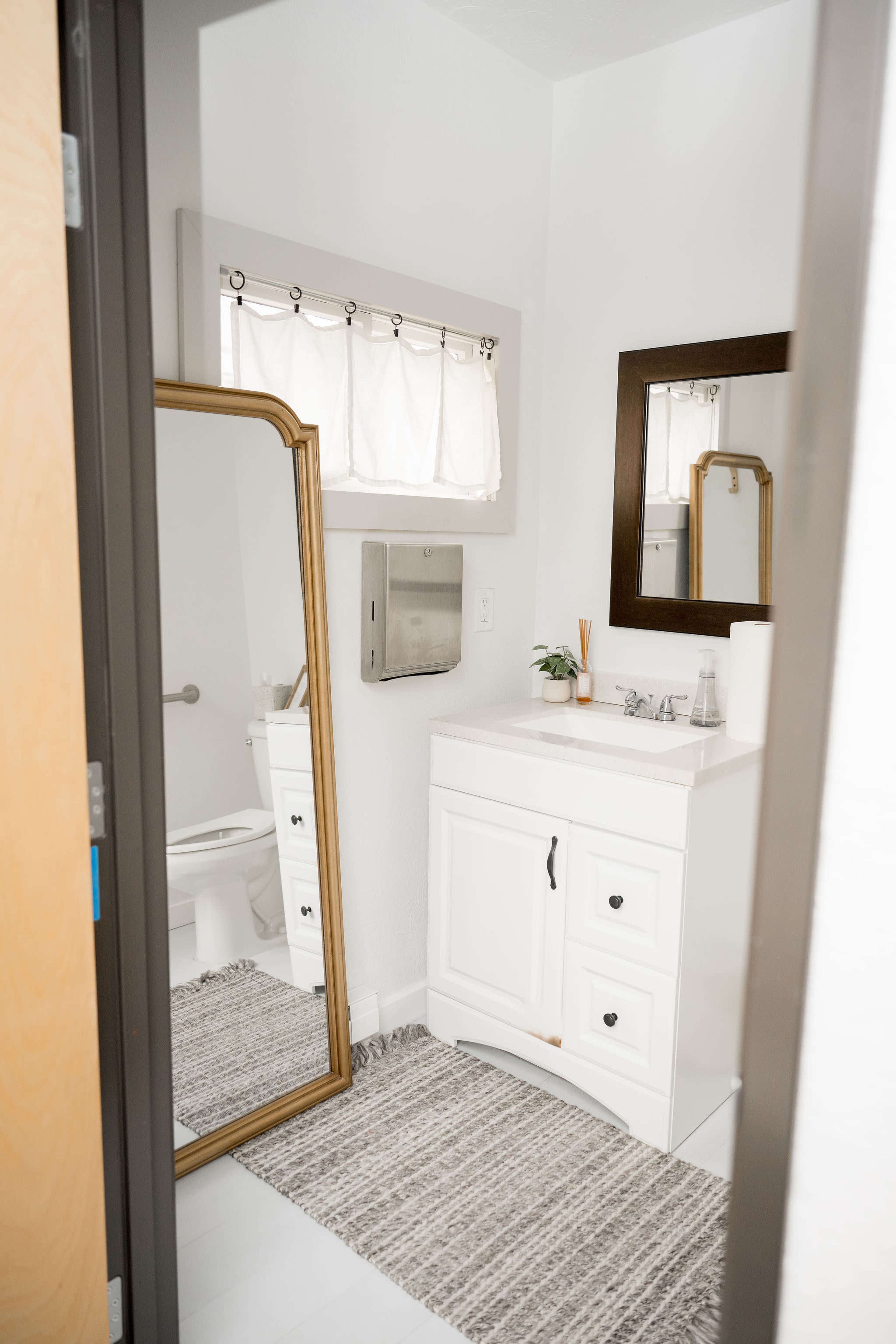 Cozy, Cute Natural Light Photo Studio Image in Frederick, Frederick, CO