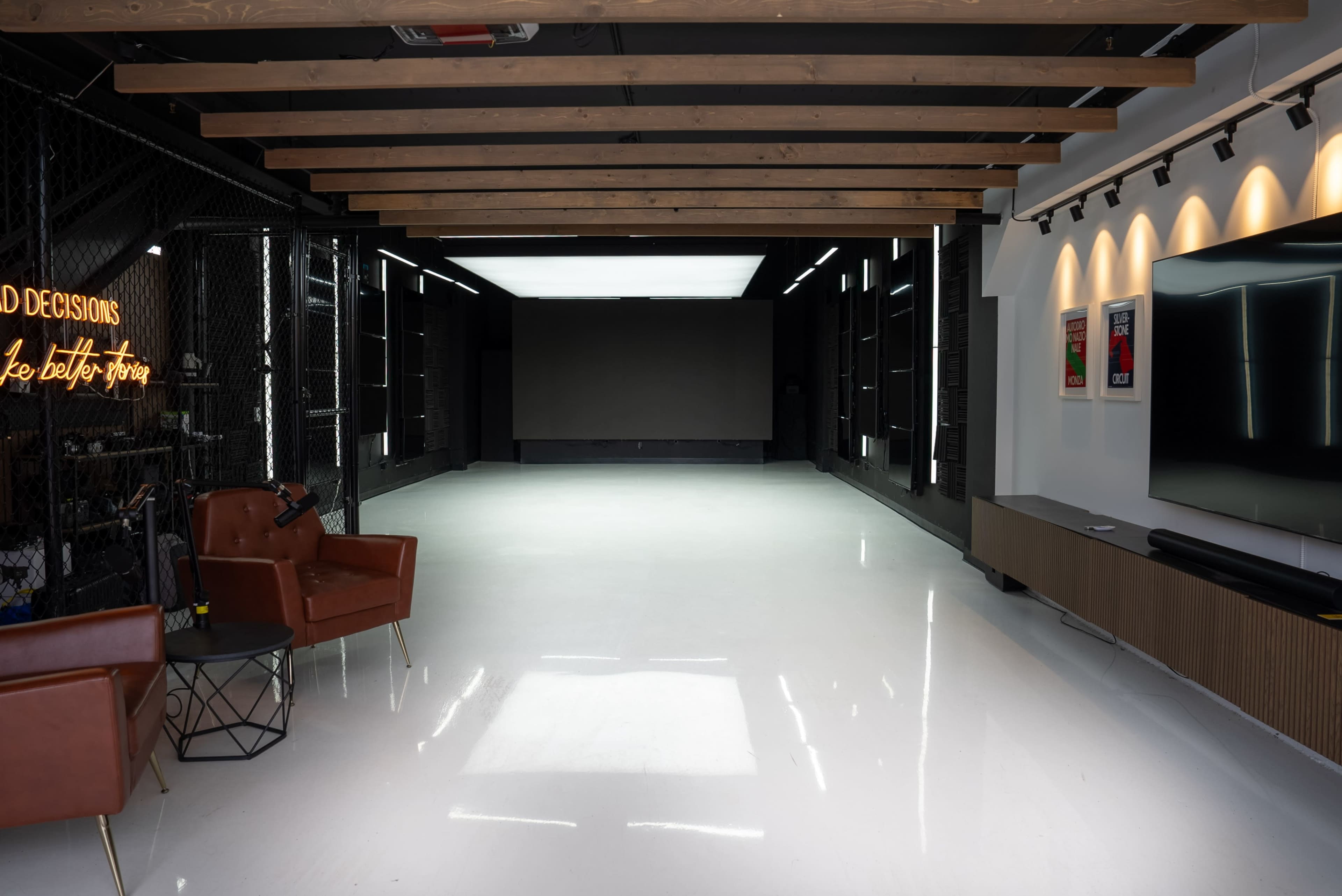 Vancouver's Ultimate Creative Studio | 15' Softbox, Gloss White Floors & VFX Wall! Image in Richmond, Richmond, BC