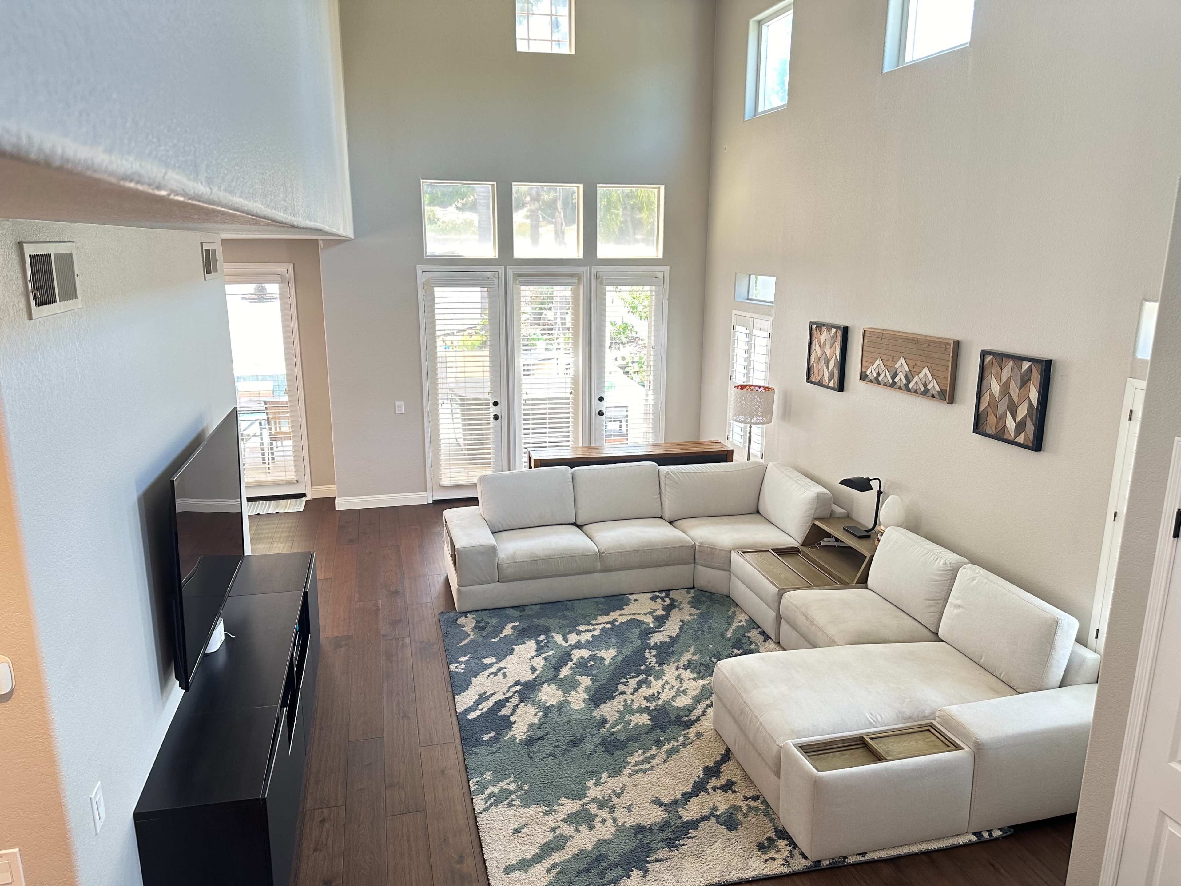 Stunning Modern Offsite Meeting Space Image in Ocean Hills, Oceanside, CA