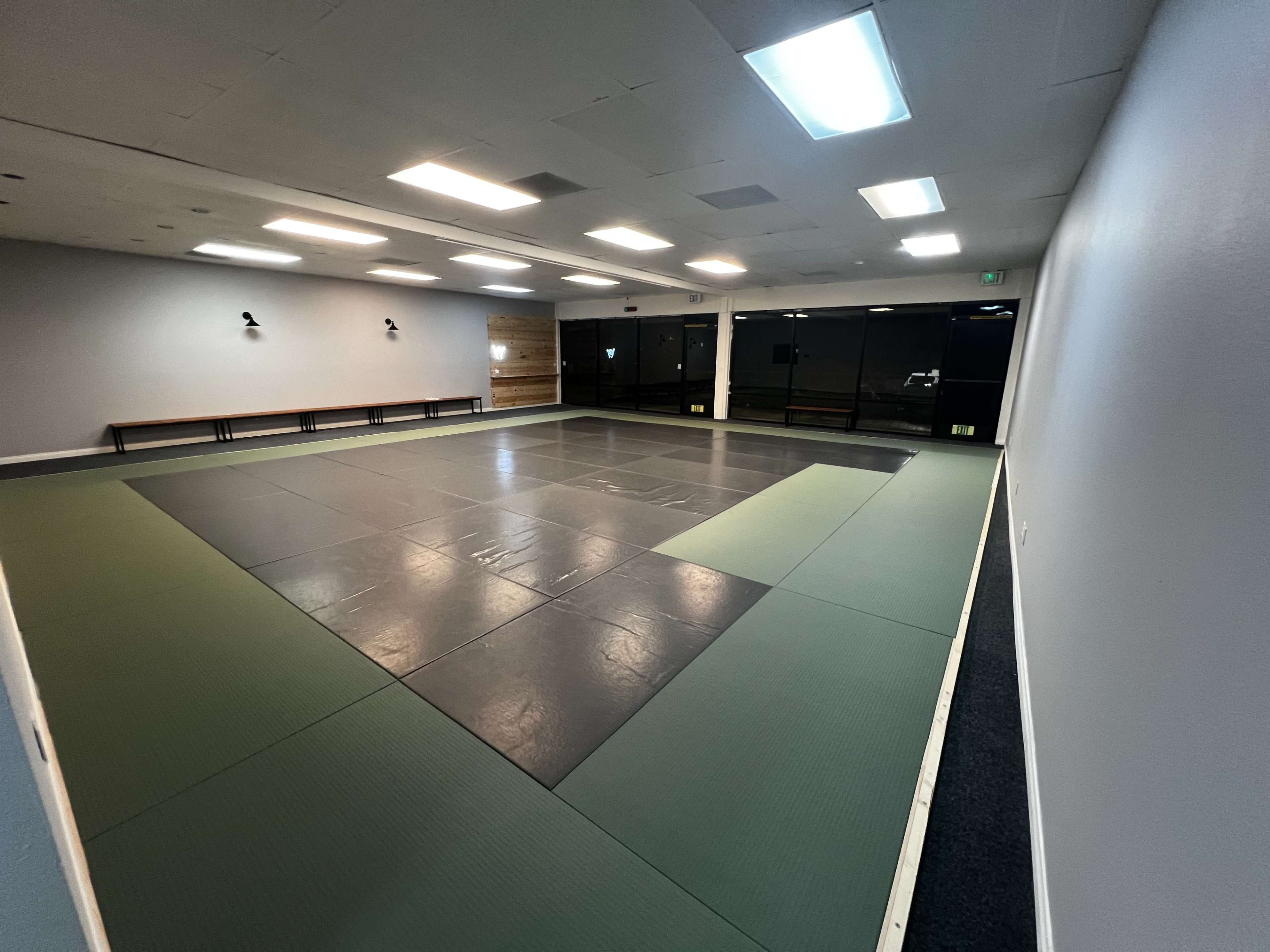 Martial arts gym with large mat space. Image in Saugus, Santa Clarita, CA