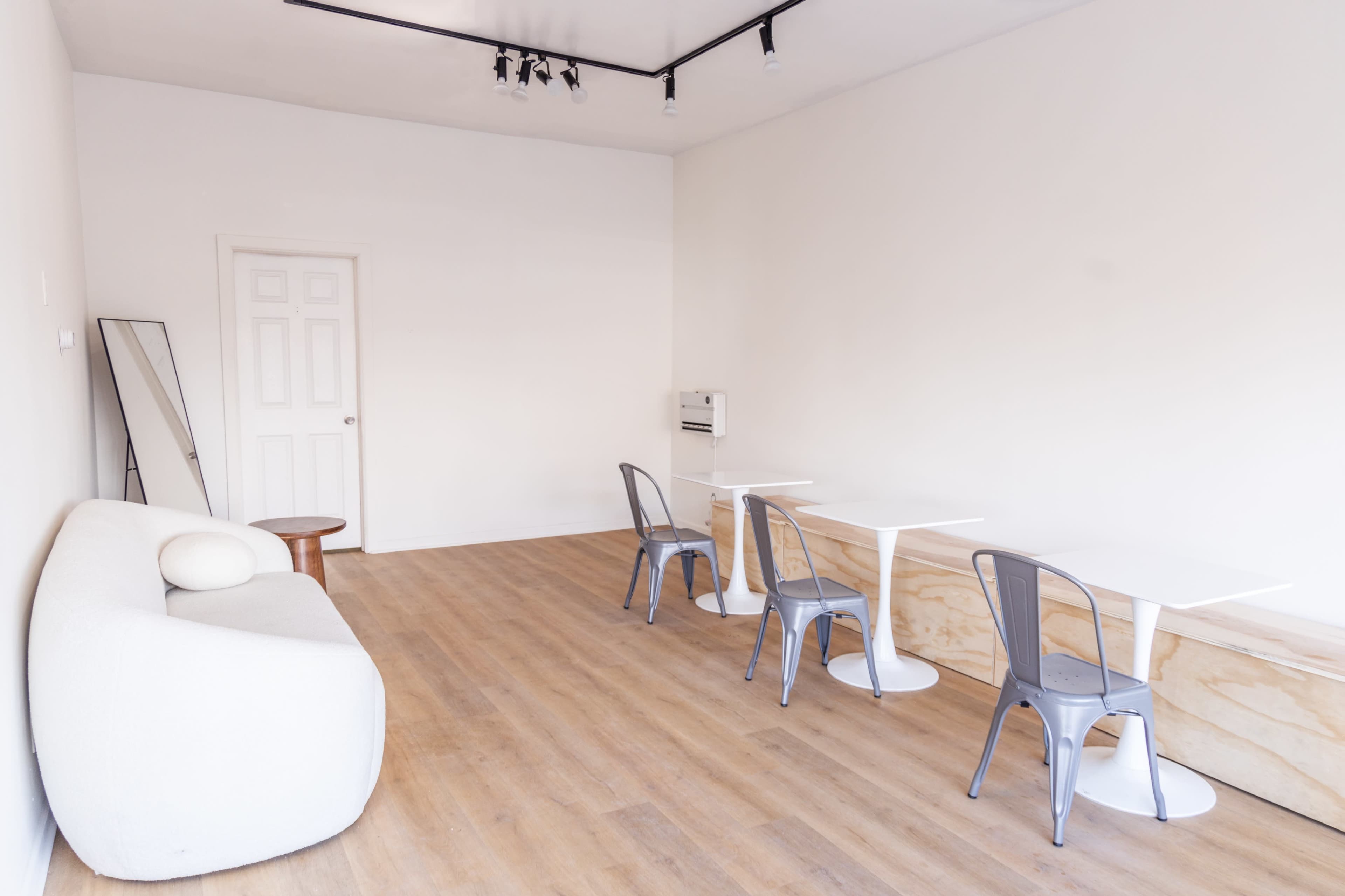 Minimalistic Vibrant Studio Image in Watsessing, Bloomfield, NJ