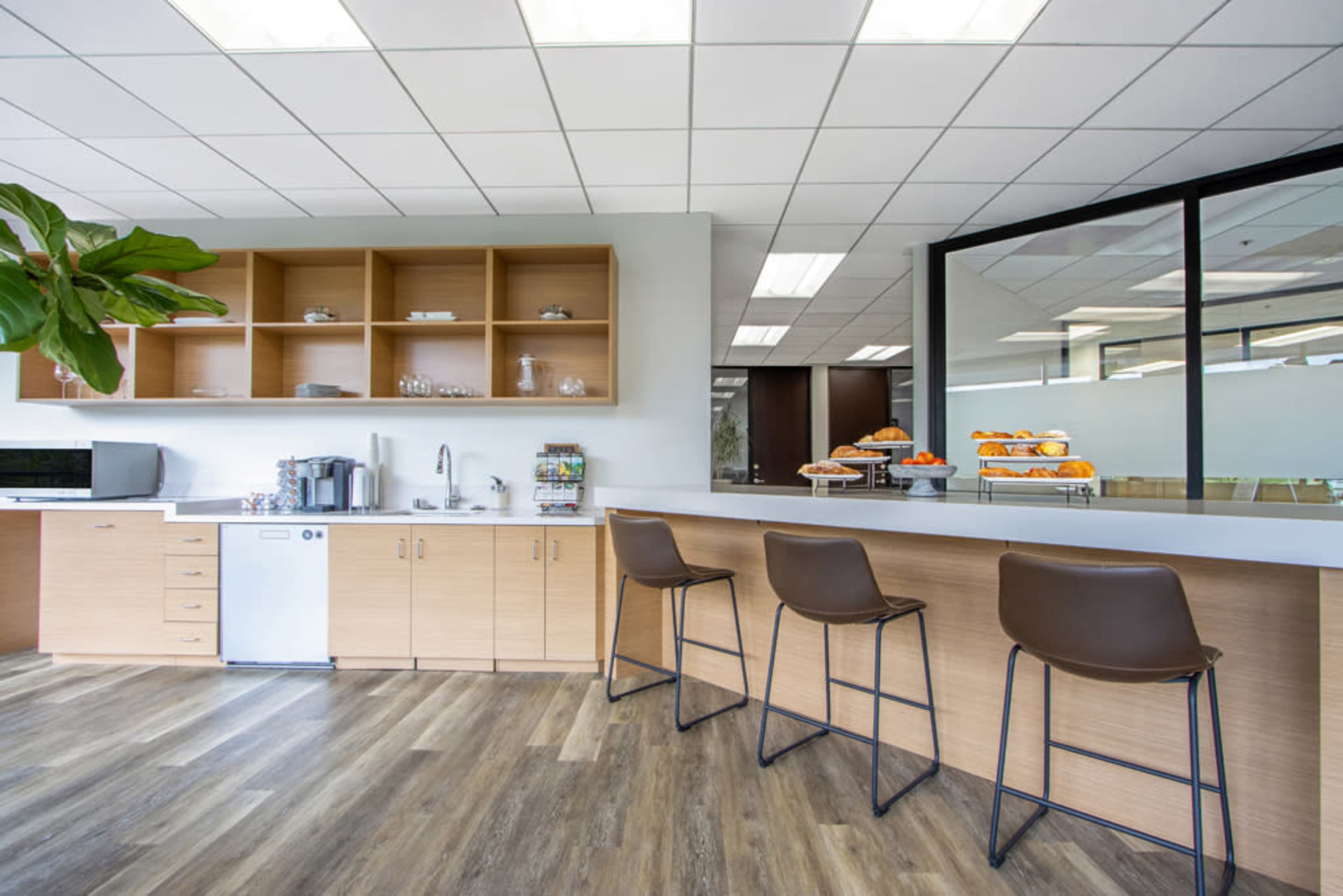 Prestigious 14 Person Window Conference Room in Fashion Island Image in Newport Center, Newport Beach, CA