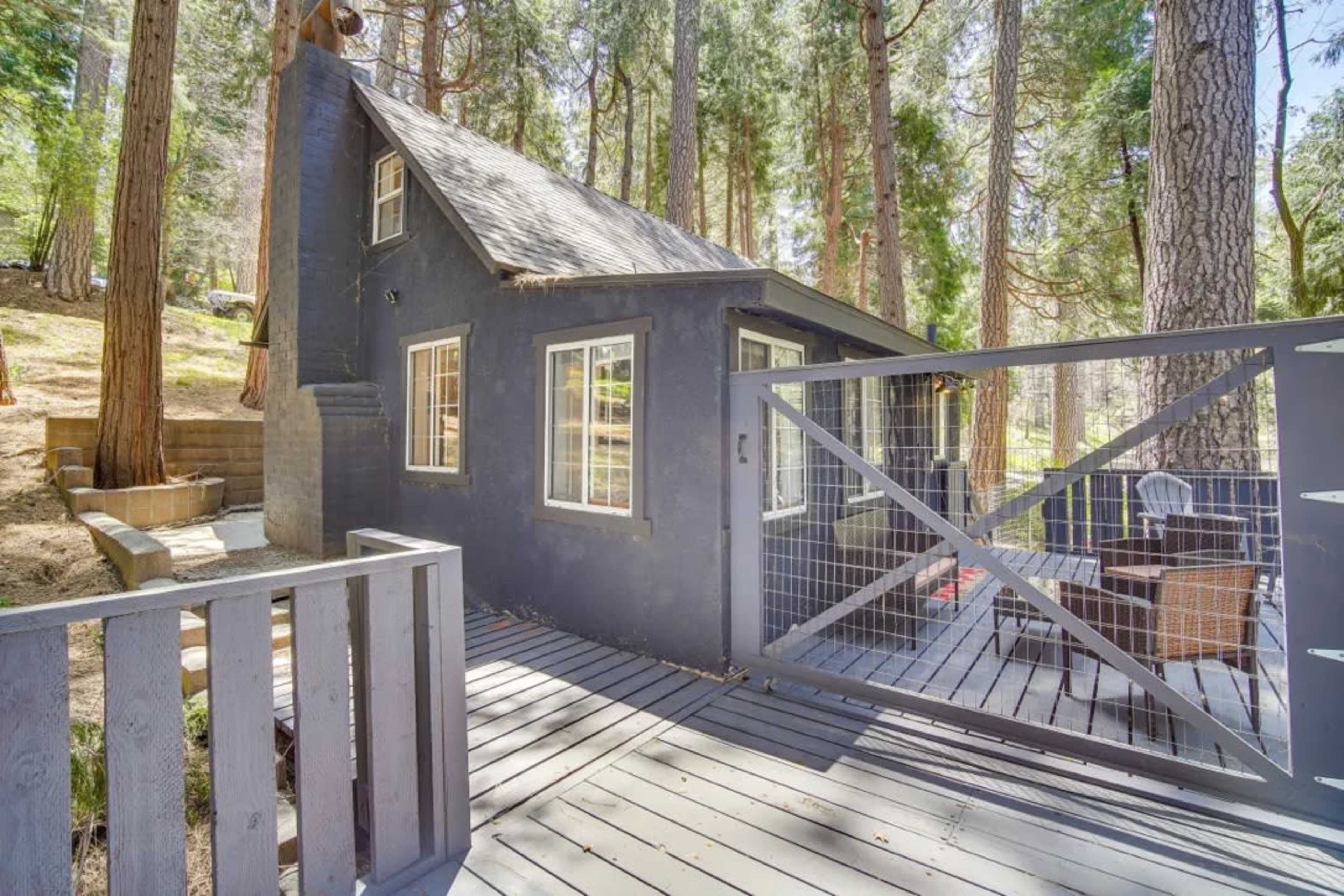 Cute & Cozy Vintage Cabin in the Wooded Mountains Image in Crestline, Crestline, CA