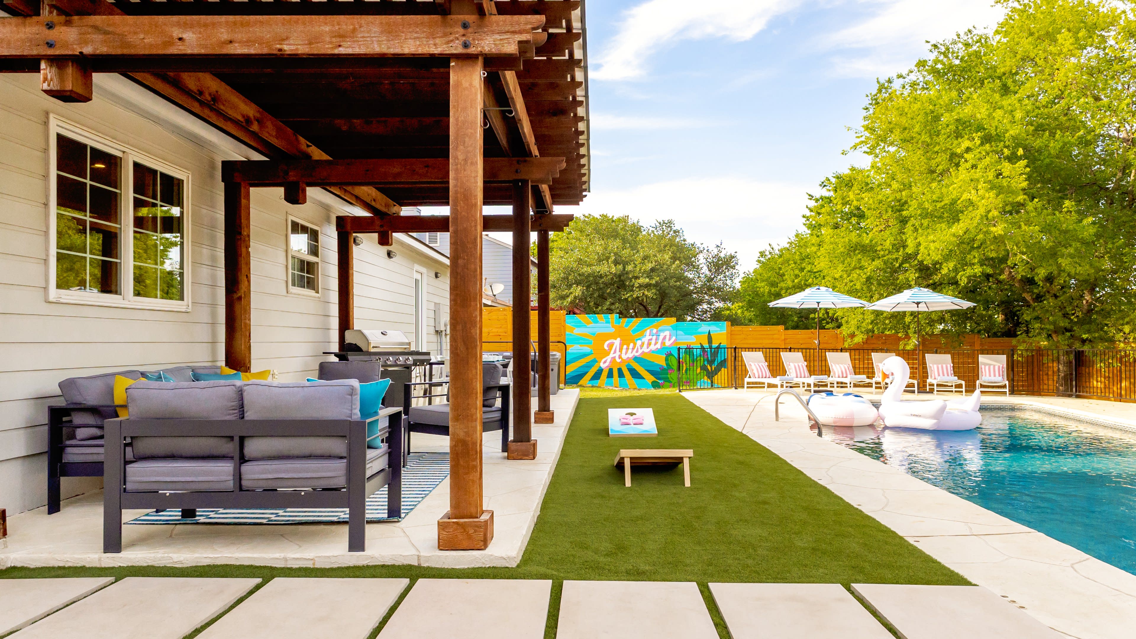 Ultimate Getaway: Pool,Hot tub,Games & Sing-Alongs Image in Gracy Woods, Austin, TX