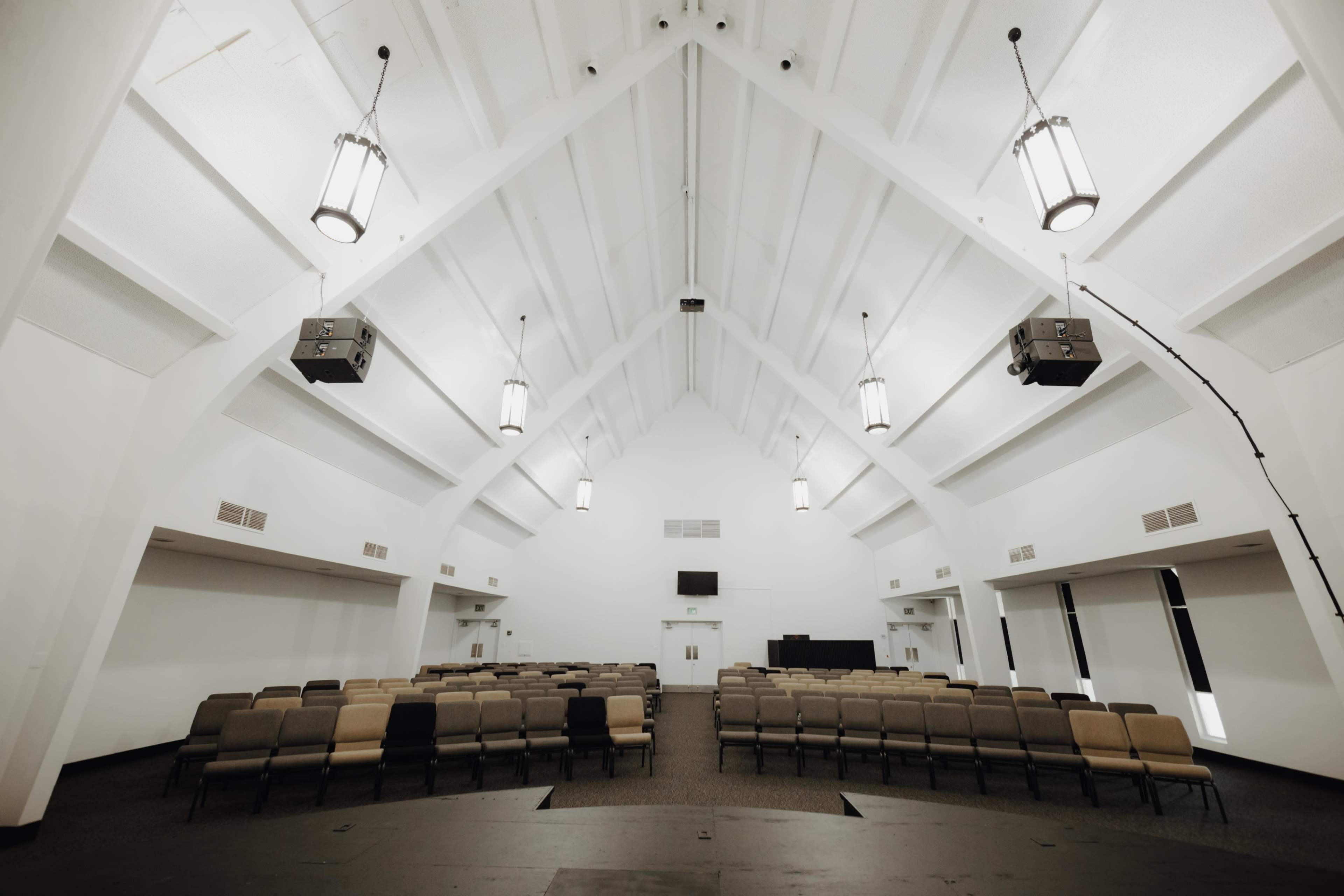 Bright Neutral Chapel Image in Whittier, Whittier, CA