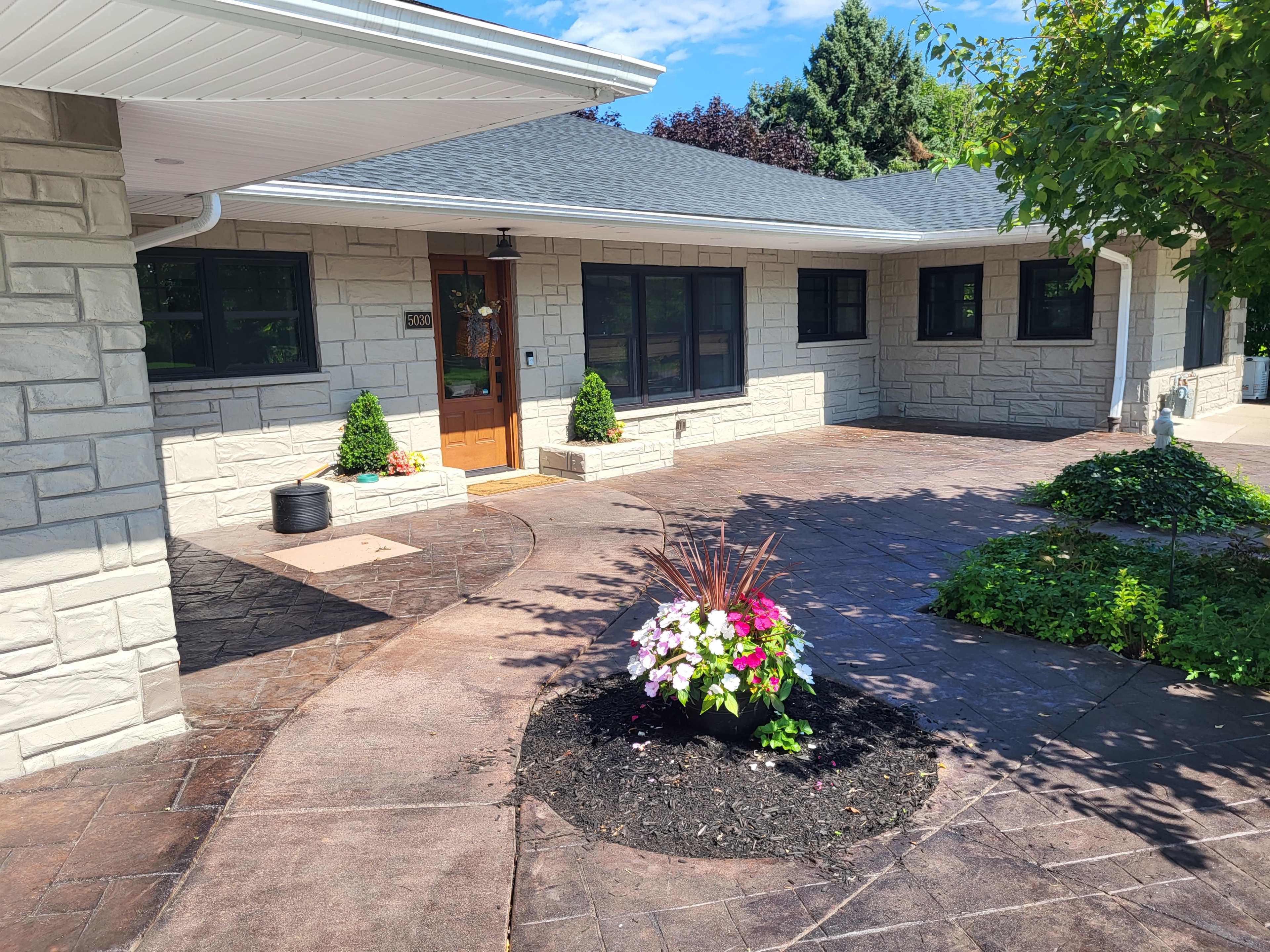 Stunning Lakefront Home with panoramic Lakefront views. Image in Hamburg, BUFFALO, NY