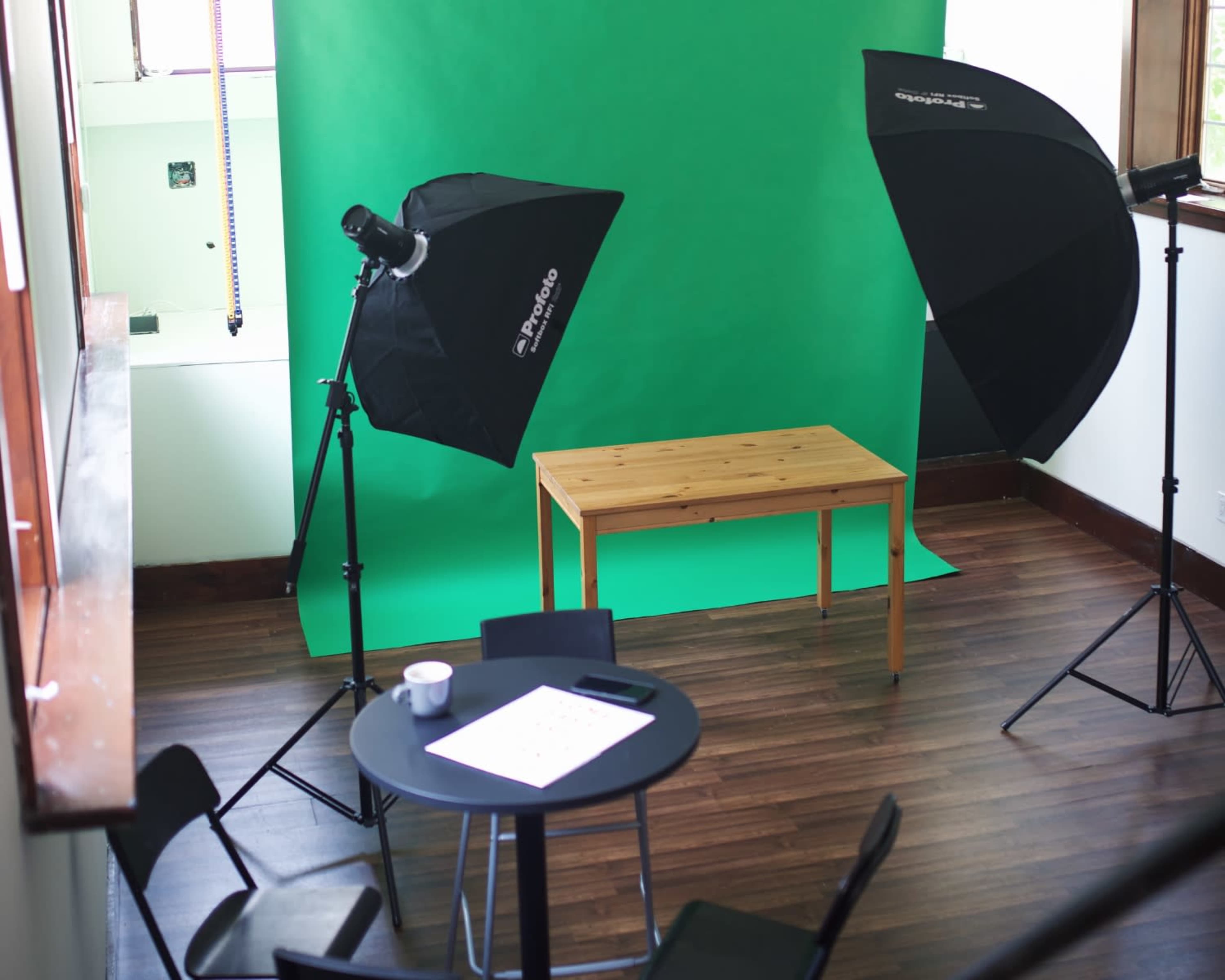 Downtown Studio with High Ceiling, located on the third floor of a Historic Building. Image in Downtown Toronto, Toronto, ON