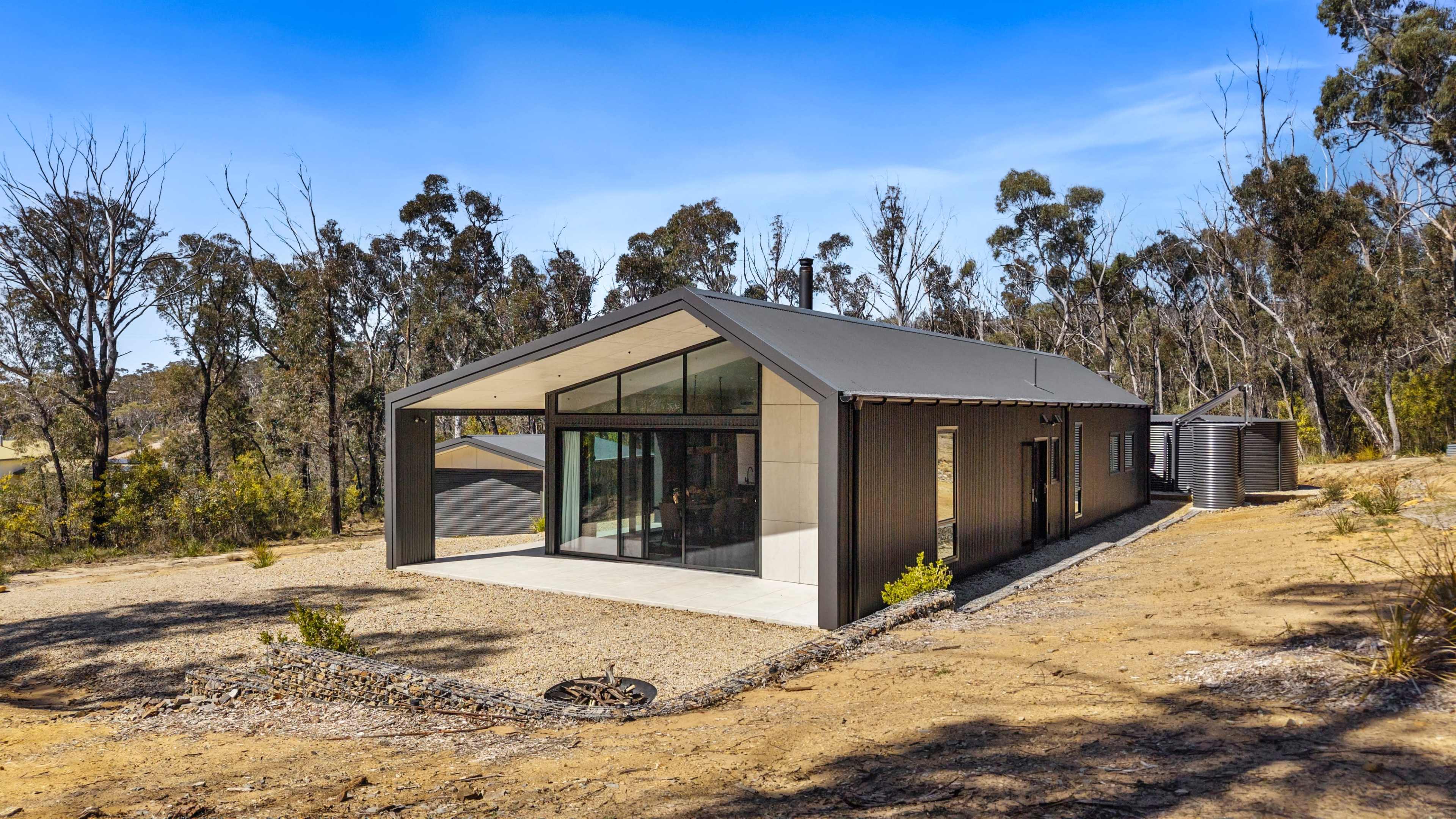 Contemporary Minimalist style house Image in Bell, Bell, NSW