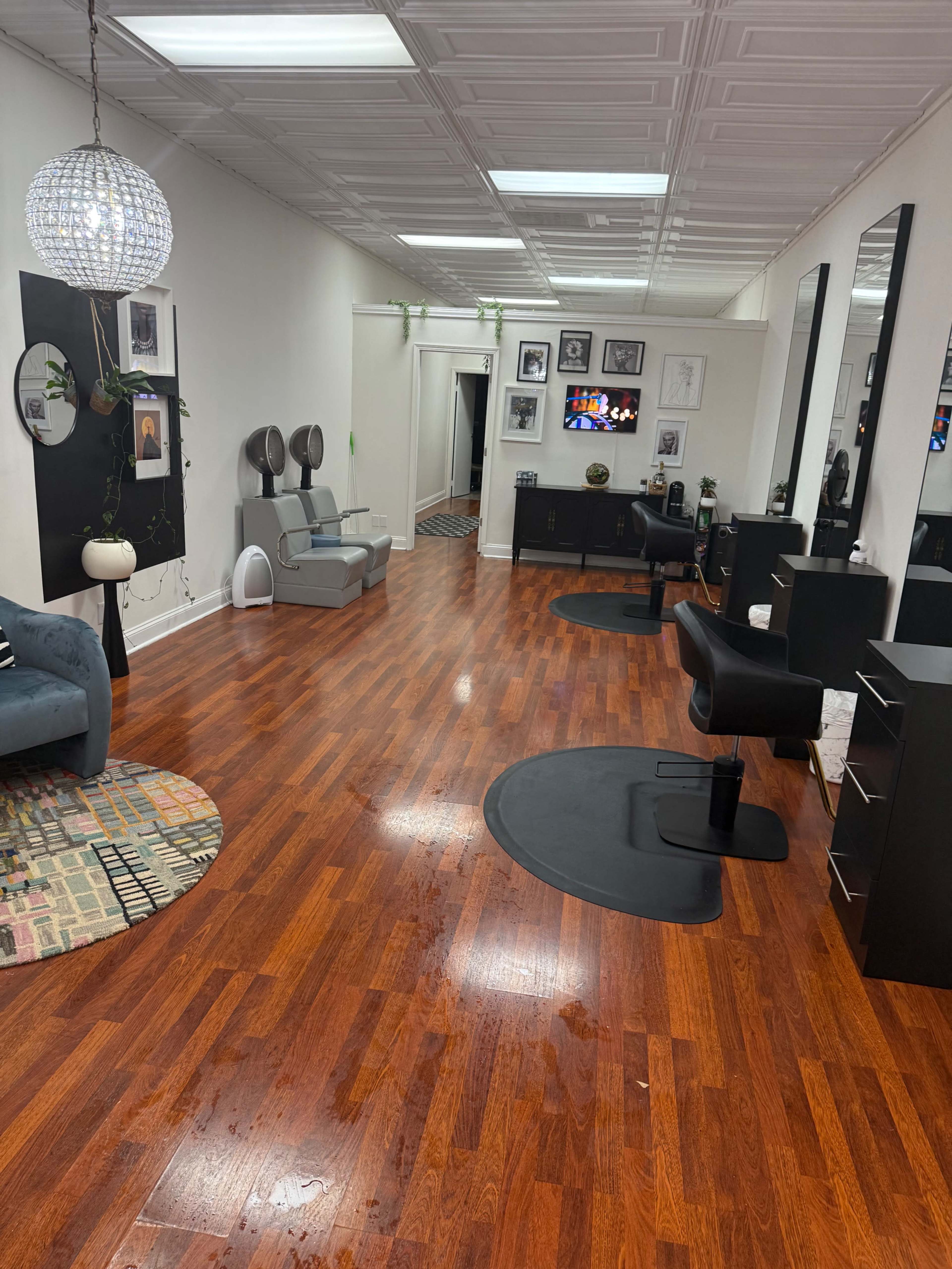 •	The cHair Studio: Stylish Space for Beauty & Events Image in Algonquin Township, Cary, IL