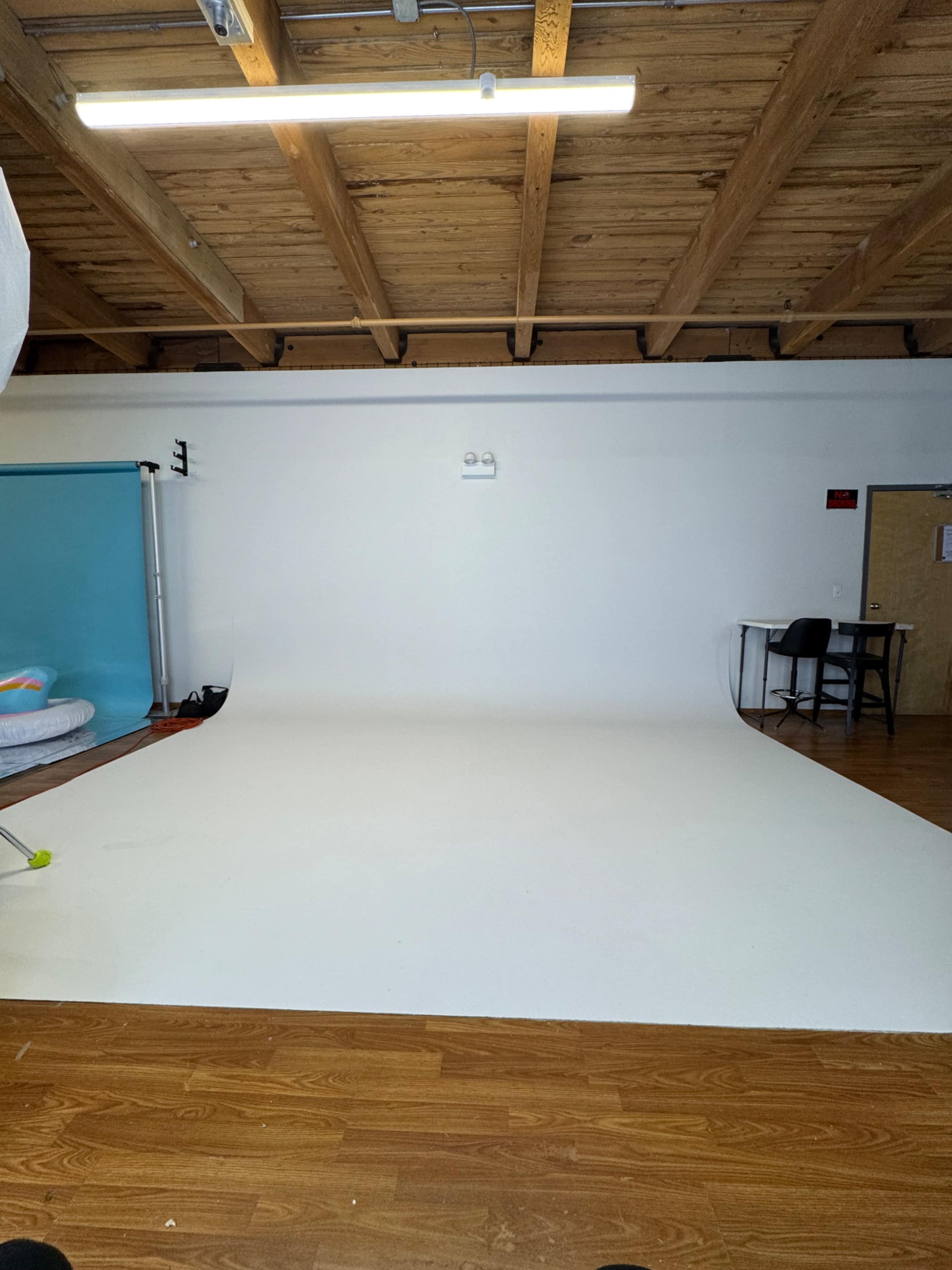 16ft White Cyc Wall + Creative Sets & LED Light Wall Image in Garfield Park, Chicago, IL