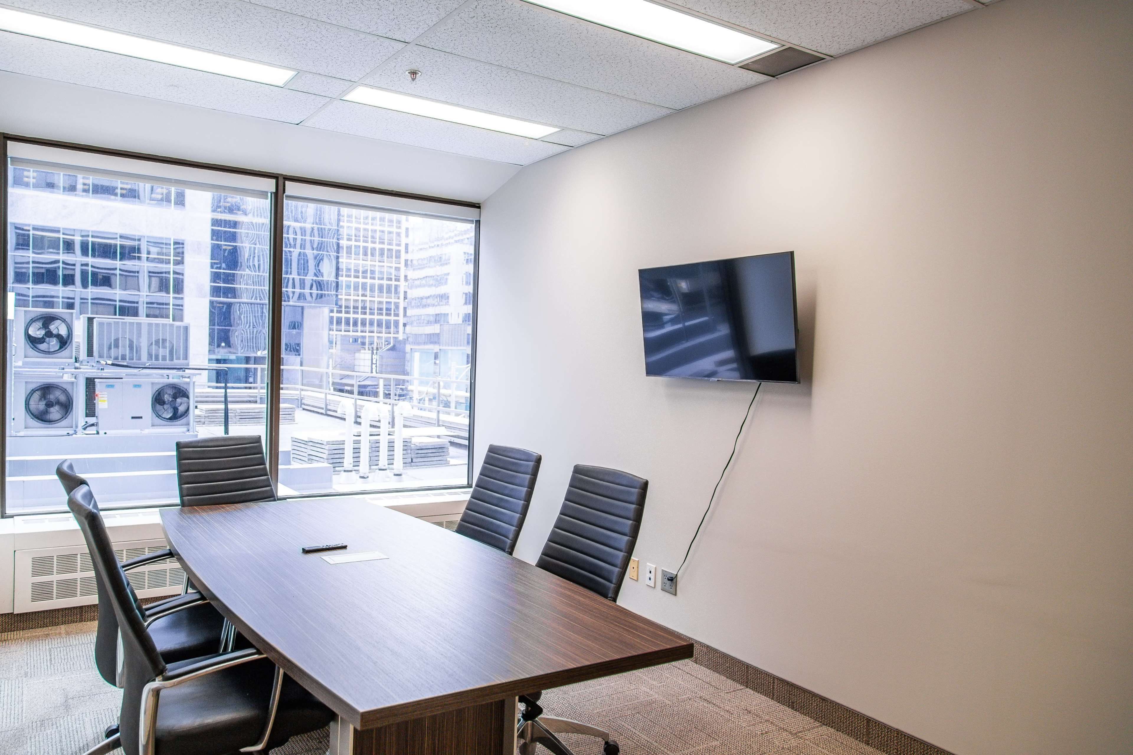 Flexday Suites - 141 Adelaide St. West Image in Yonge-Bay Corridor, Toronto, ON