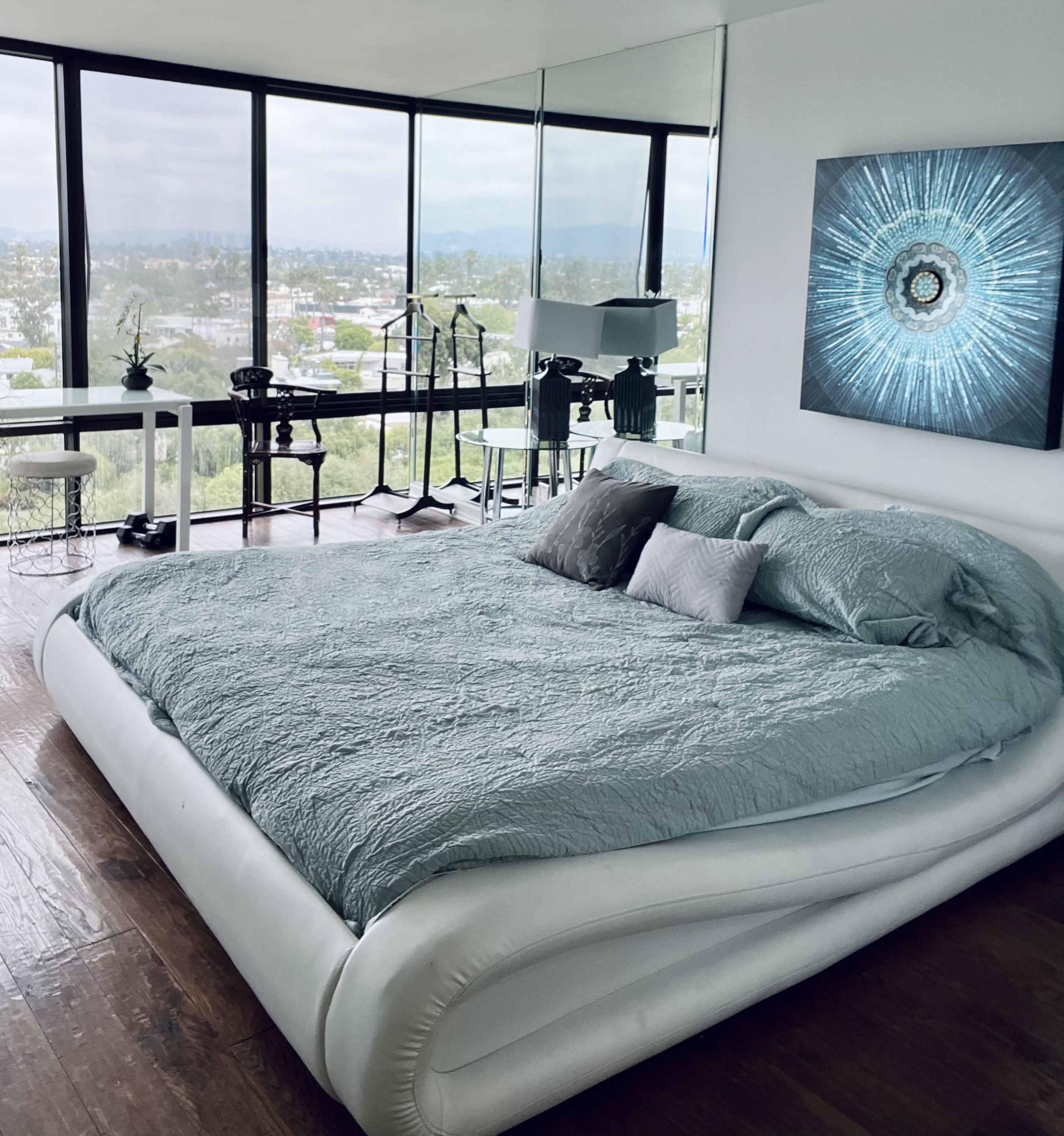Vibrant Accent Wall Perfect for Commercial, Photo Shoot & Music Video Image in Marina del Rey, marina del rey, CA