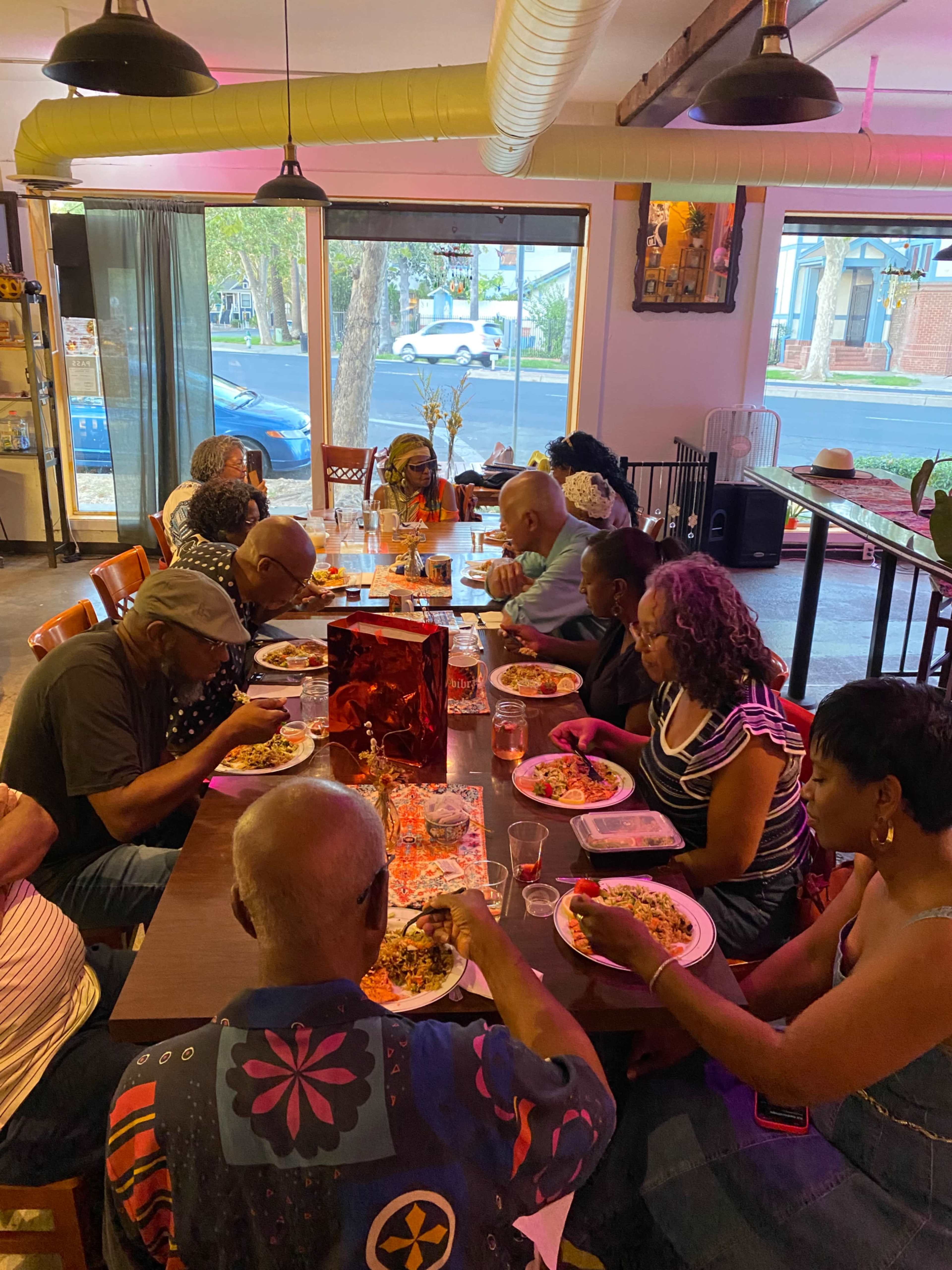 Sacramento’s Urban Tea Room Image in North Oak Park, Sacy, CA