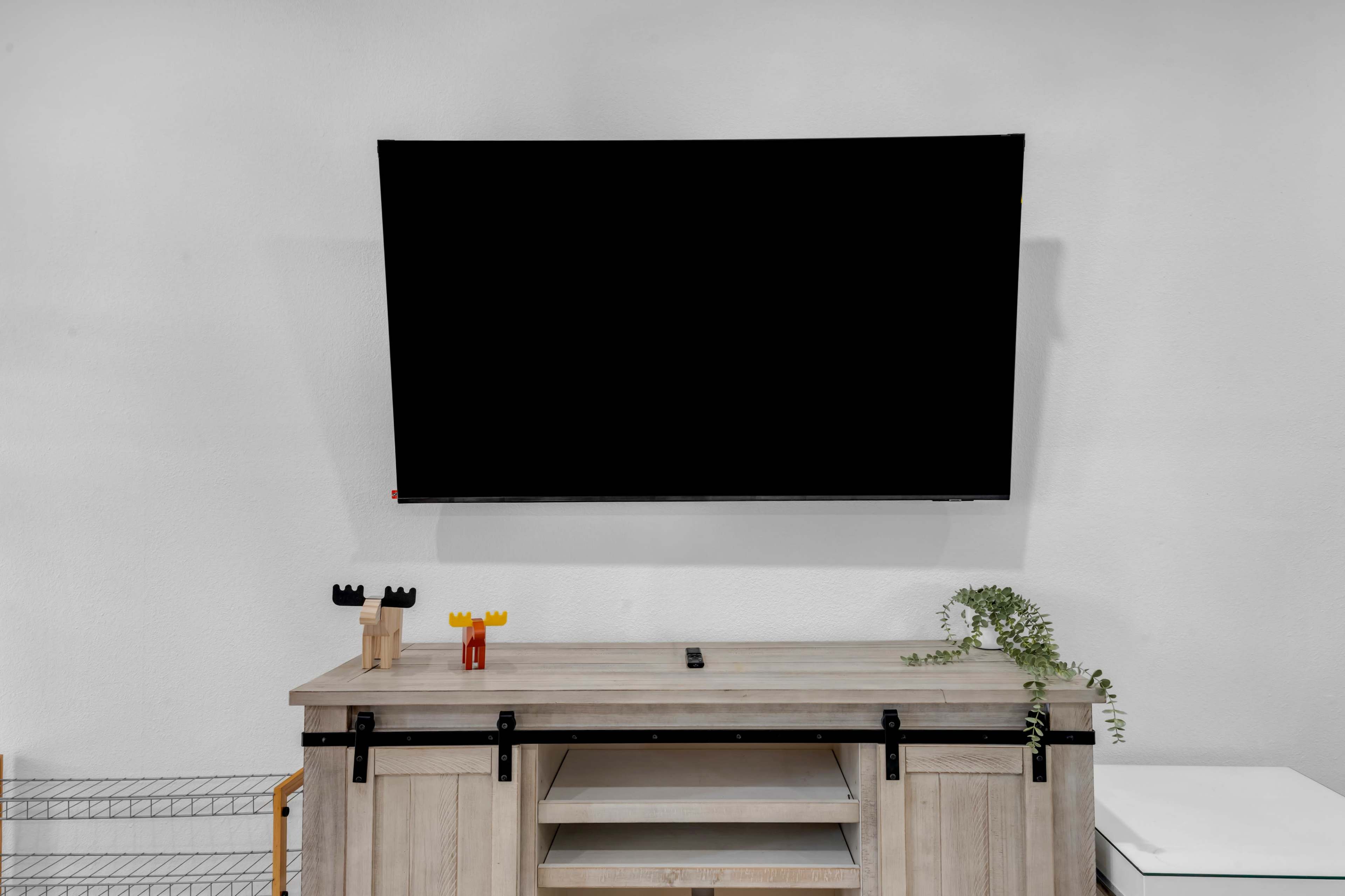 Charming Suburban Retreat 🏡 Close to Disneyland Image in Midway City, Midway City, CA