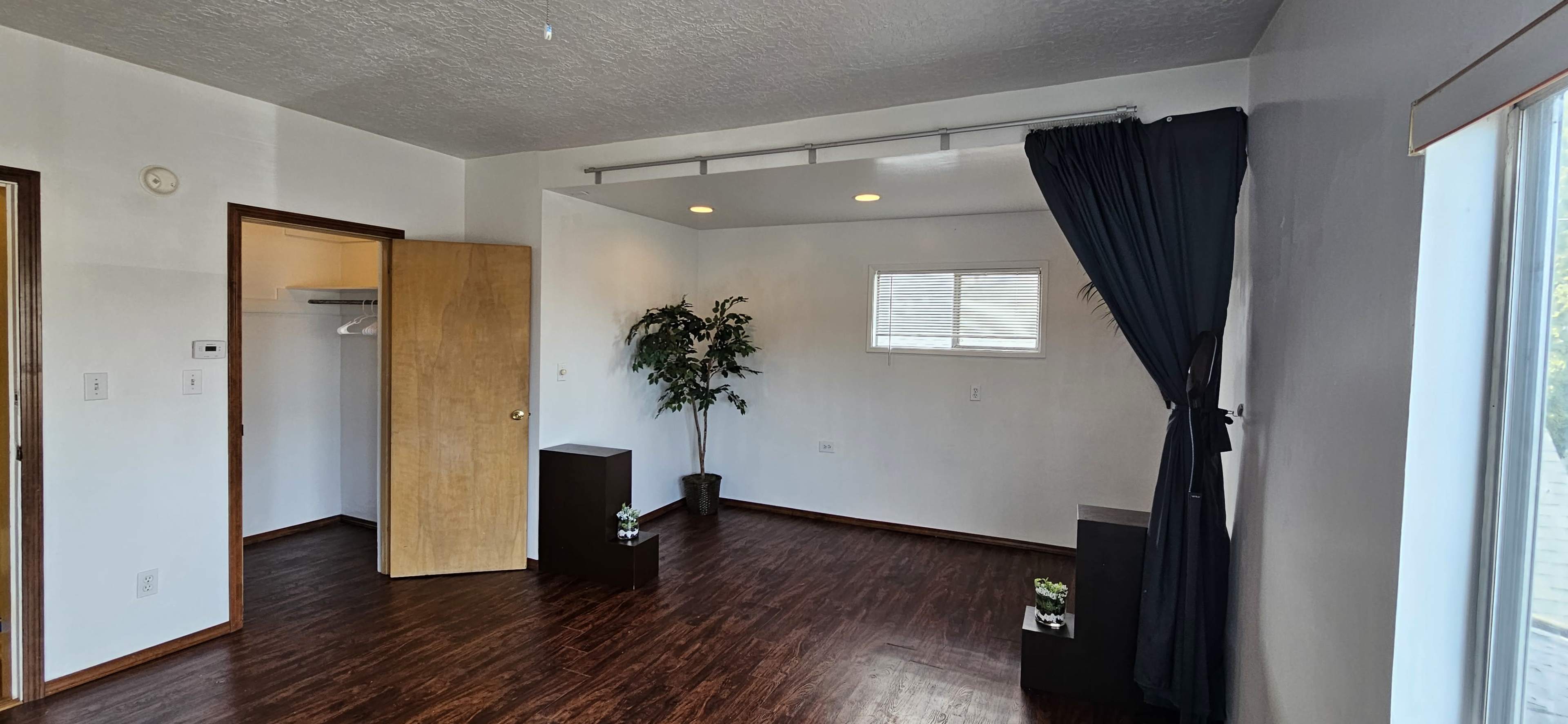 Upstairs 500 sq ft urban space with bathroom in SE Hawthorne Historic District Image in Richmond, Portland, CA
