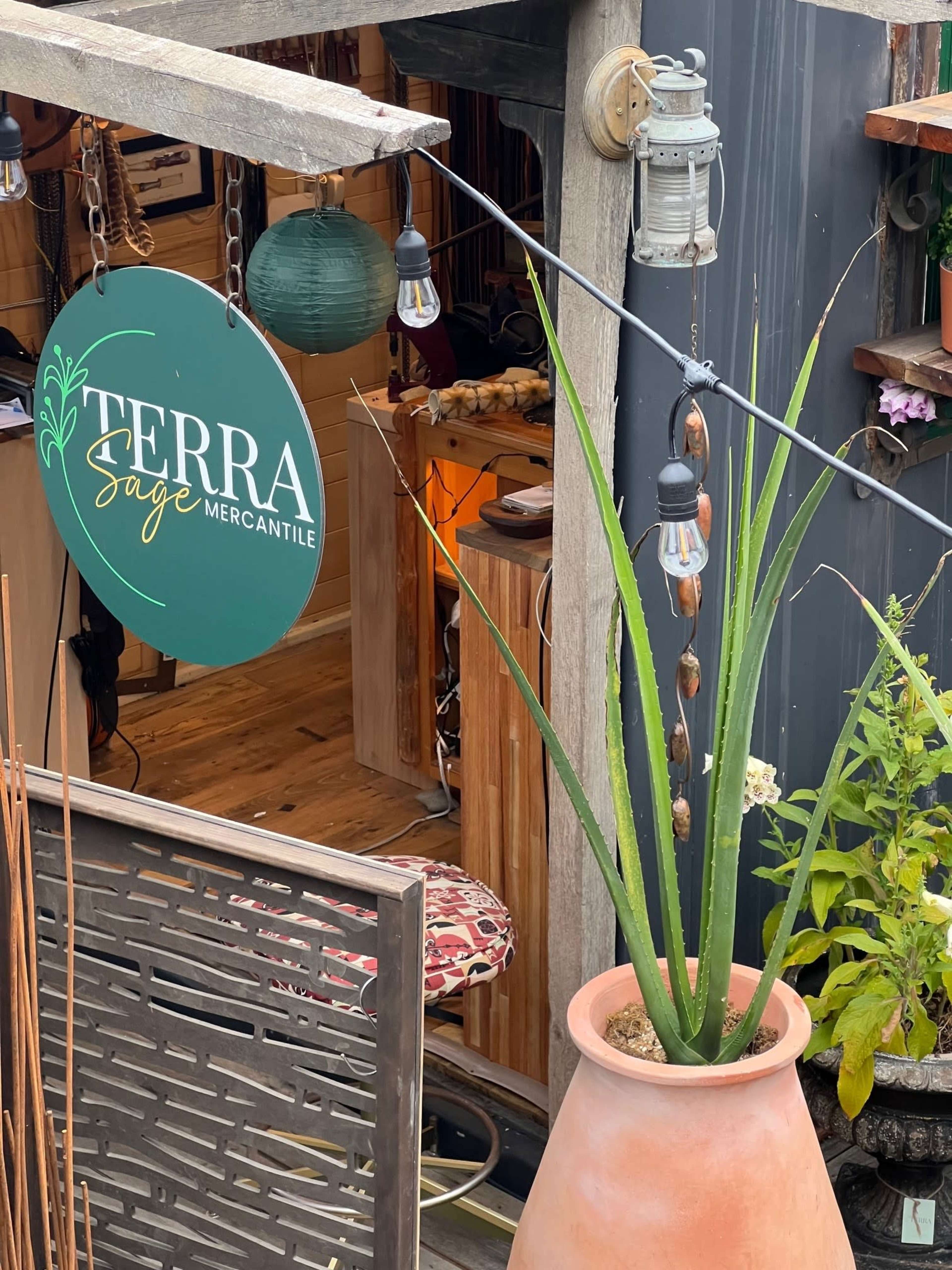 Oasis in an Industrial zone-art collective, with vibey studui / warehouse feels Image in Laguna Beach, Laguna Beach, CA