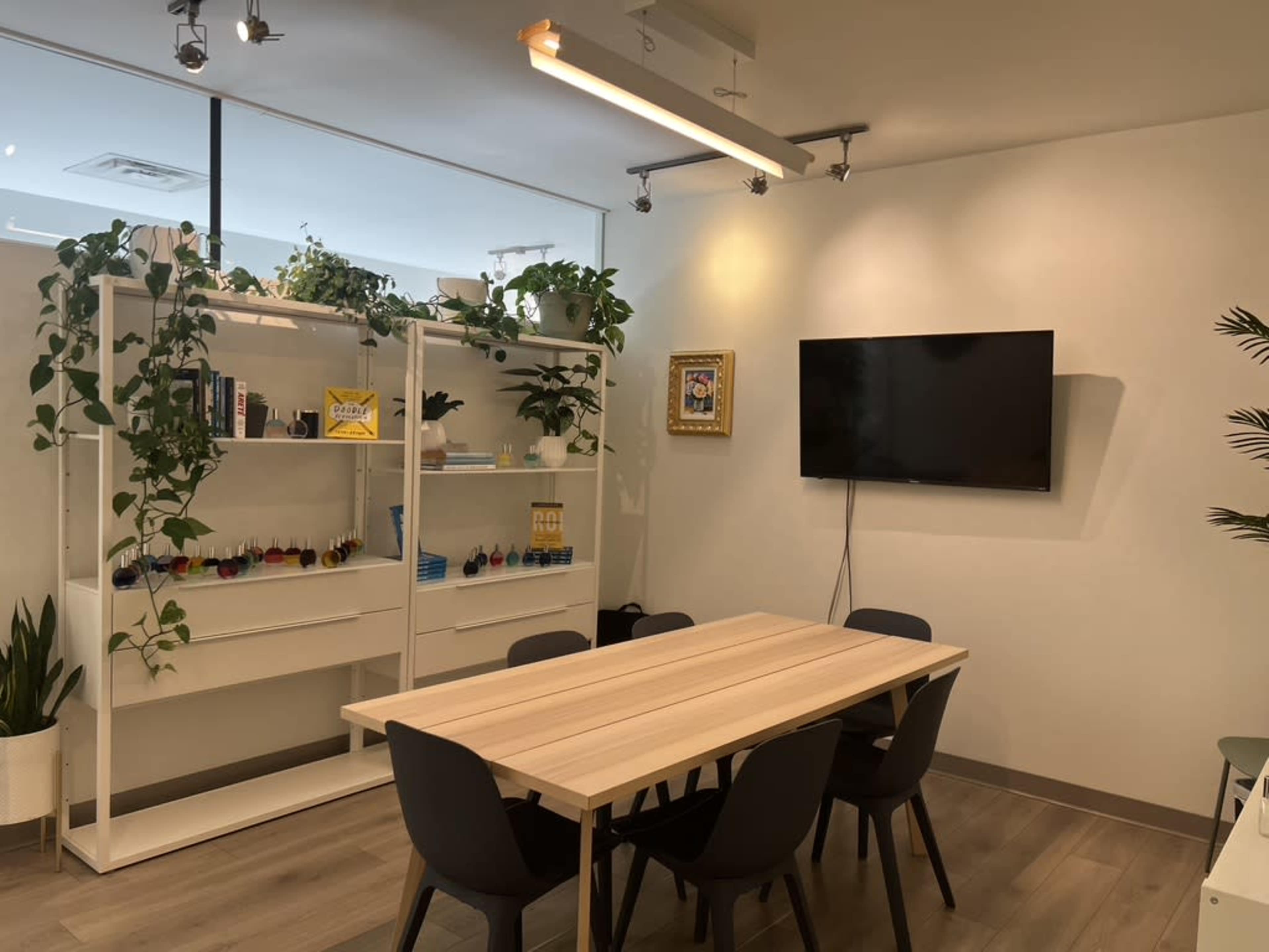 Semi-private Meeting area Image in Southeast Calgary, Calgary, AB