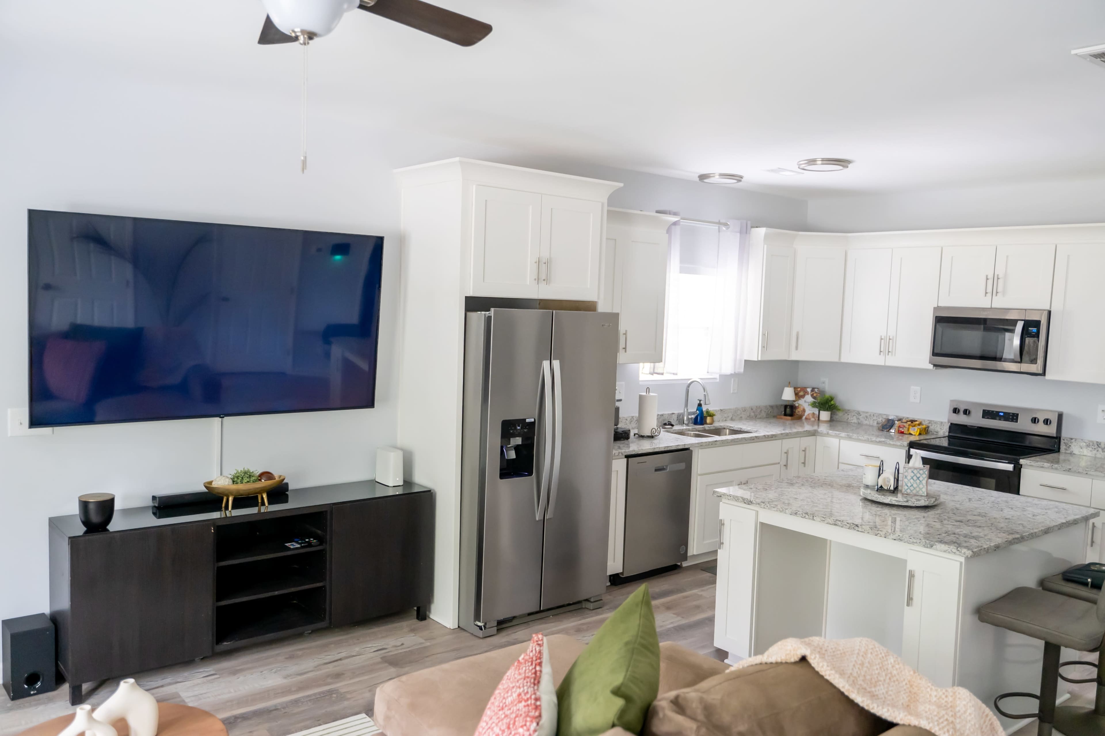 Bright Modern Home with Spacious Backyard – Perfect for Photoshoots & Intimate Gatherings Image in Eastway, Charlotte, NC