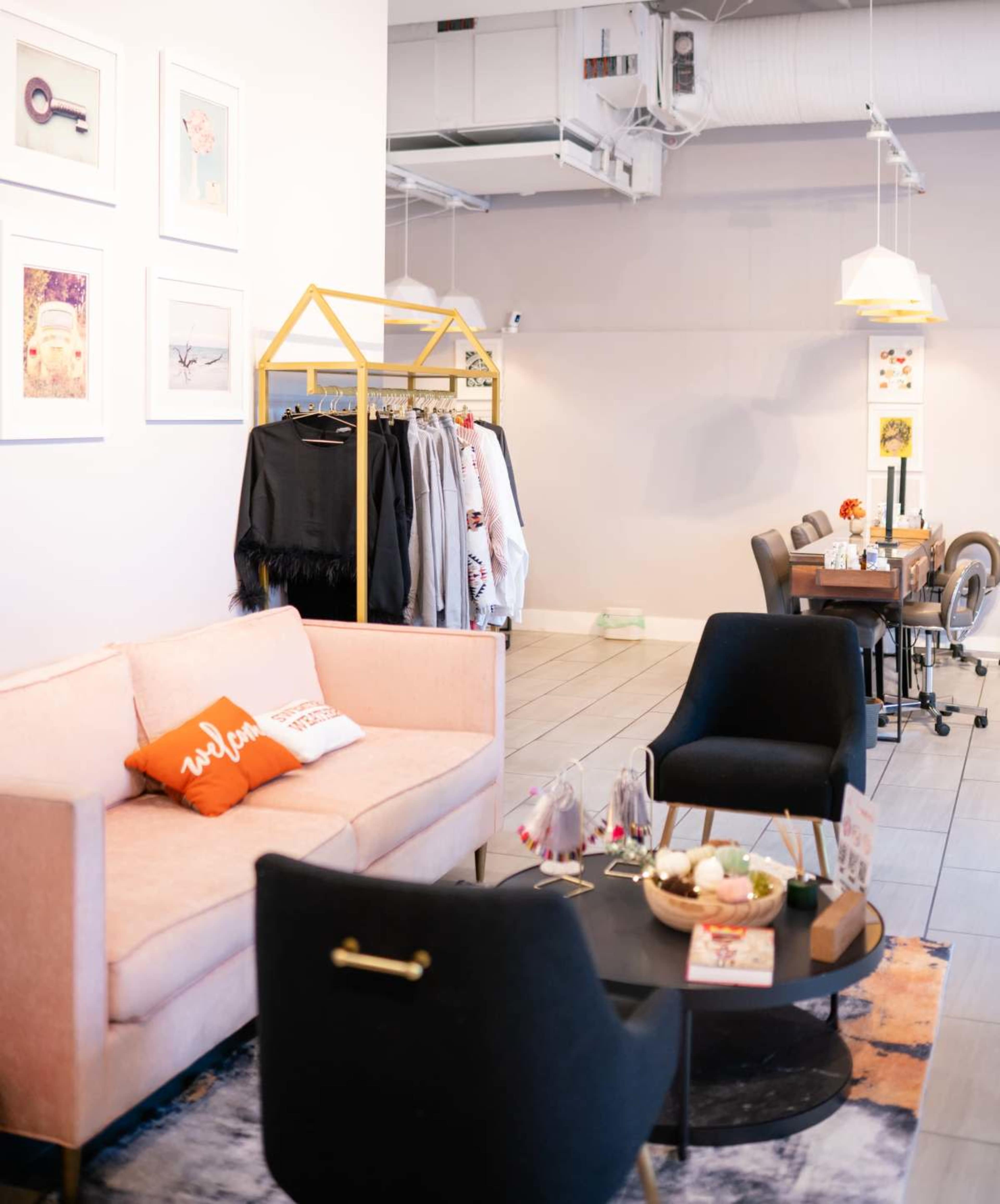 Bright, beautiful clean Salon space close to downtown Annapolis,MD Image in Parole, annapolis, MD