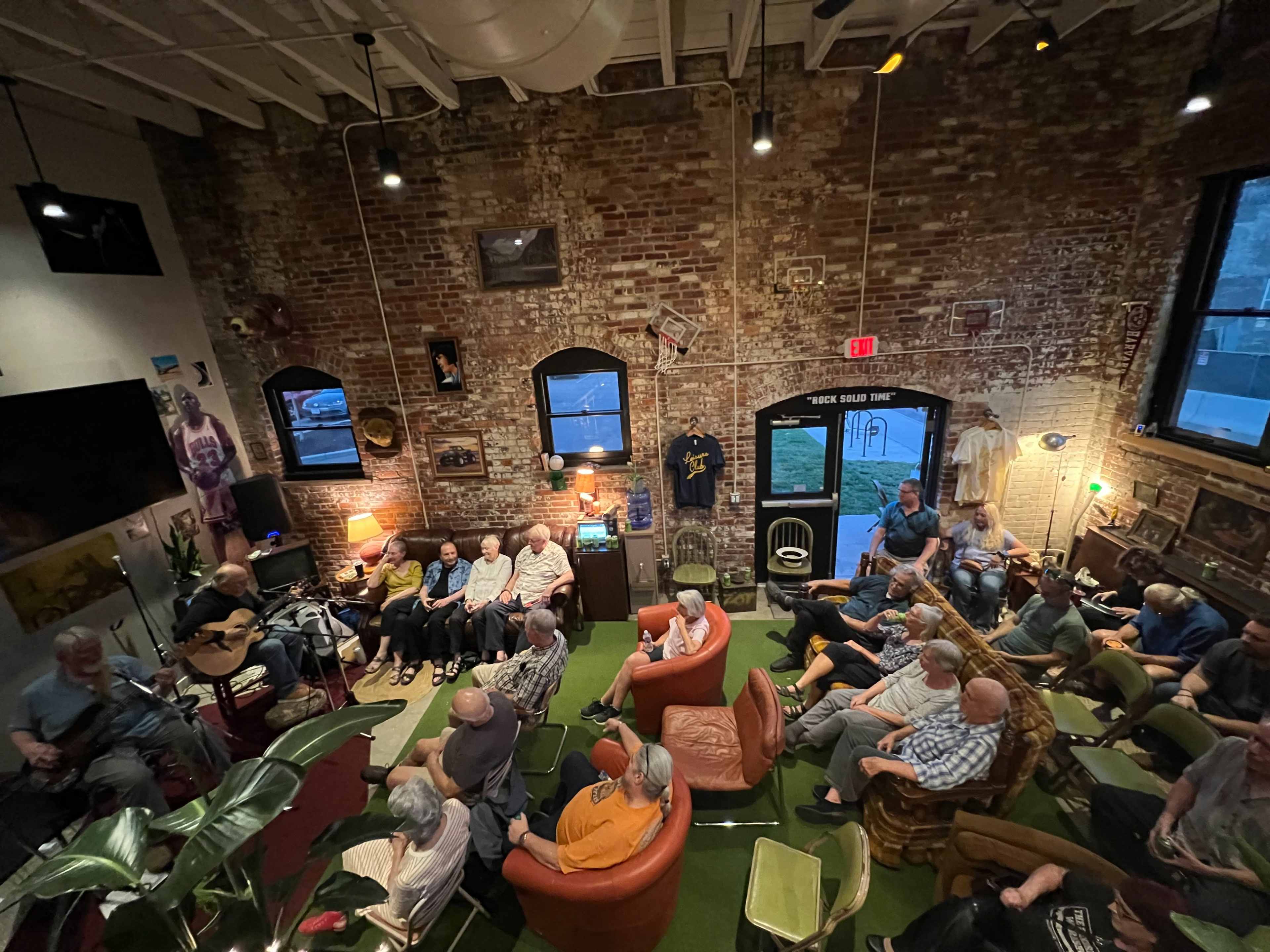 Nostalgic Gathering Space with Relaxed Vibes Image in Franklin Park, Columbus, OH