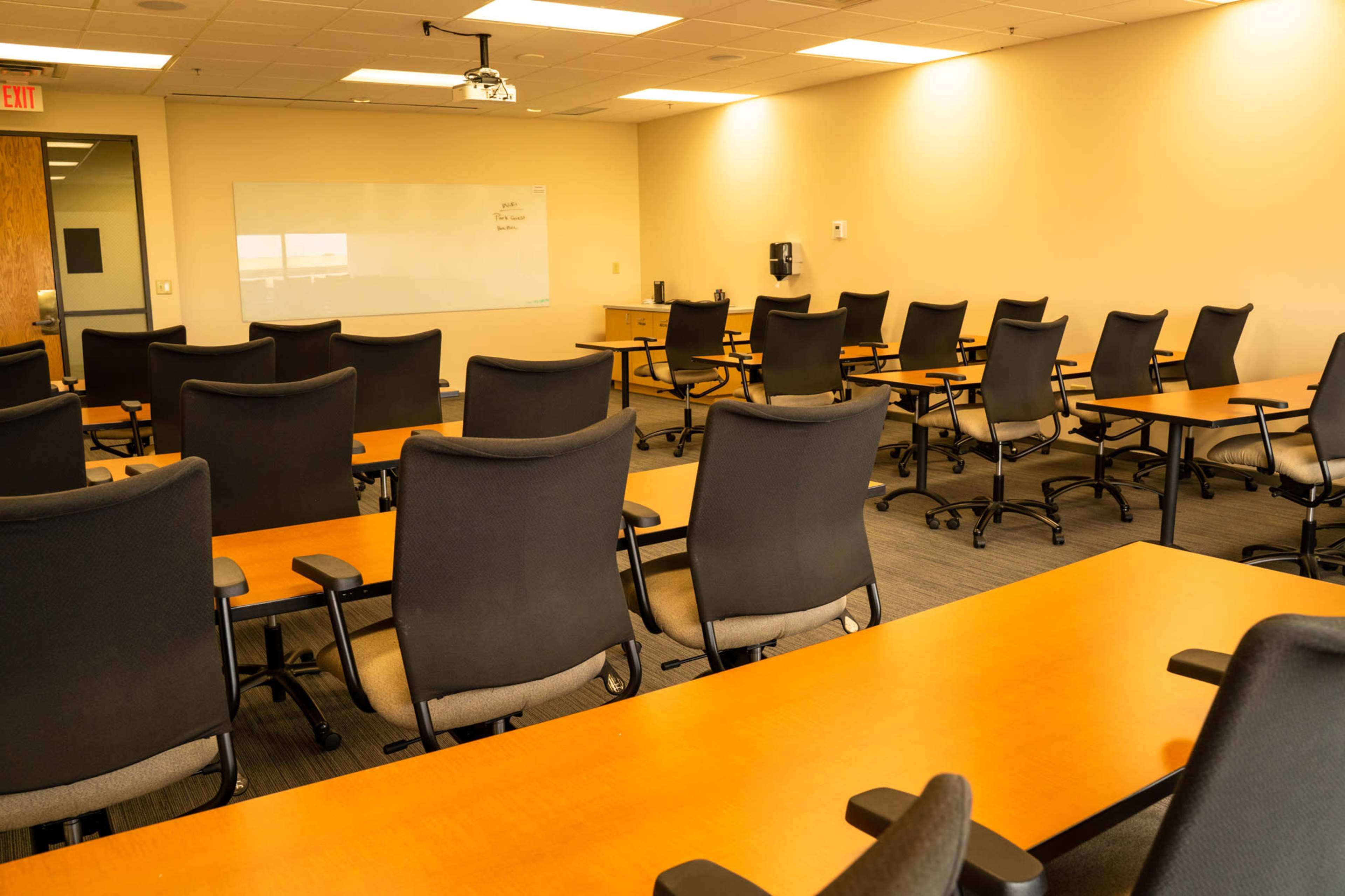 Large Training Room for Presentations, Meetings & Off-Sites - Image in Blackstone, St. Louis Park, MN