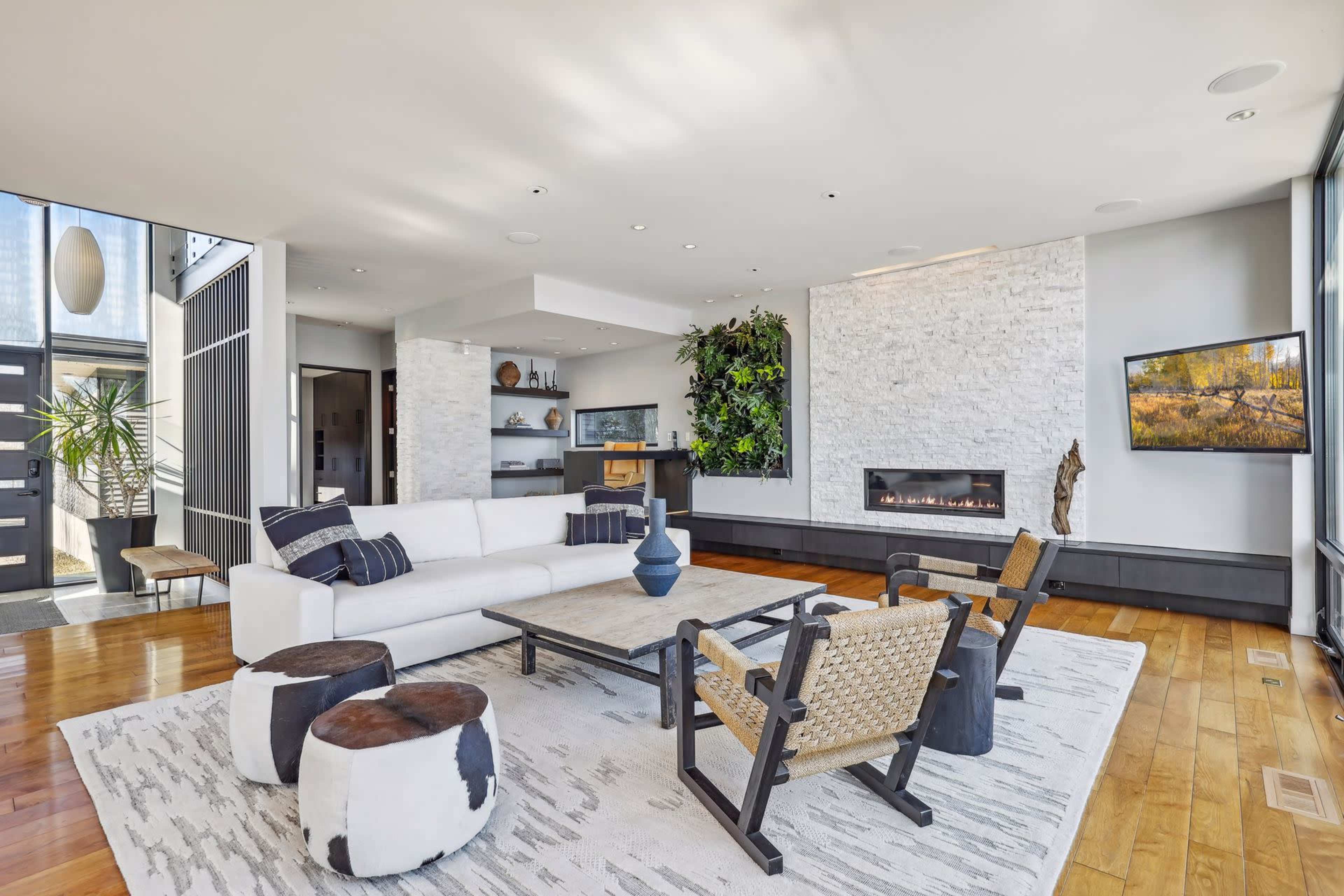 The LUXE on Lake Minnetonka Image in Orono, Wayzata, MN