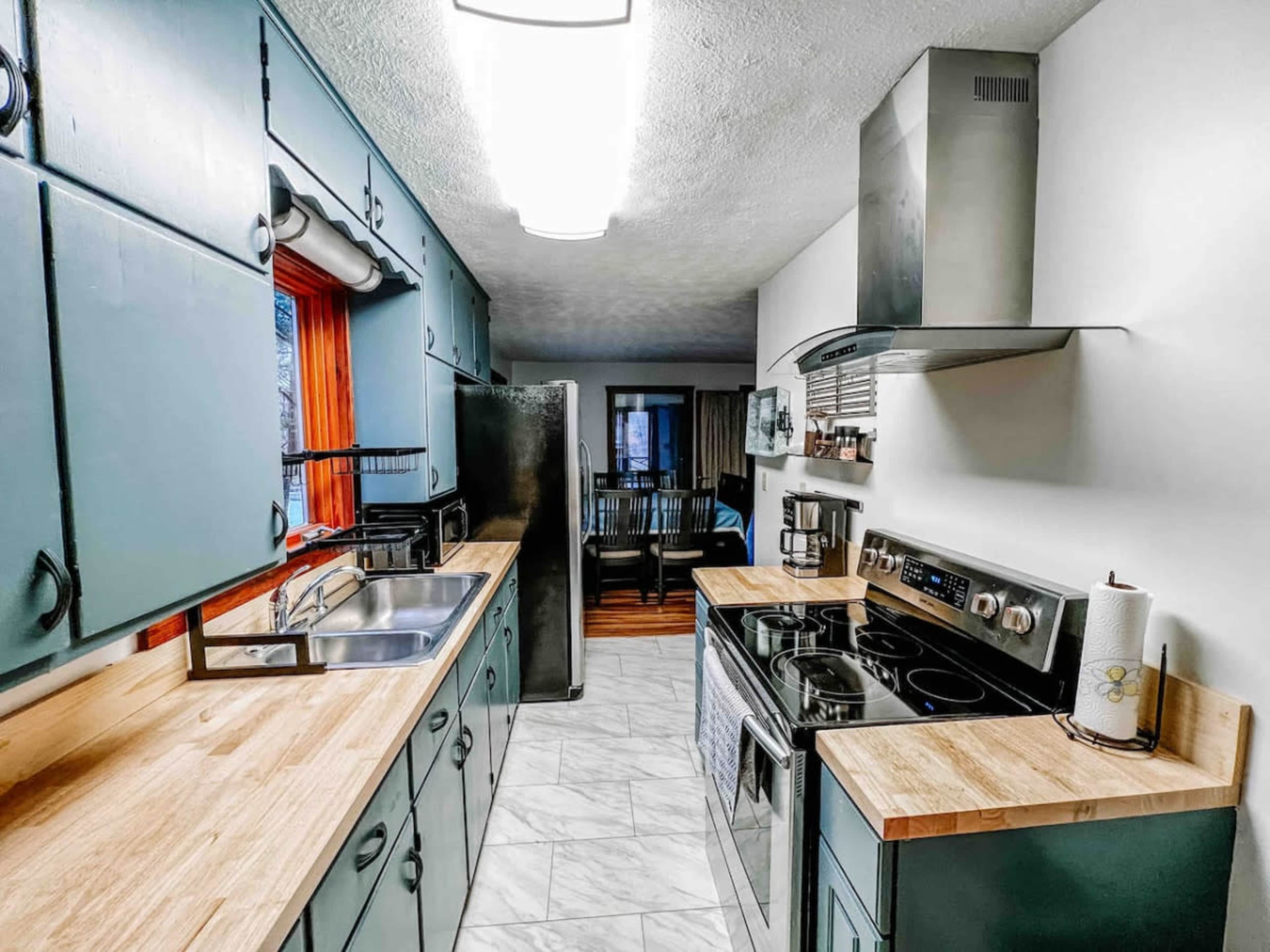 Lakefront. Hot tub. Amazing views. 35 min to Indy Image in Jefferson Township, Martinsville, IN