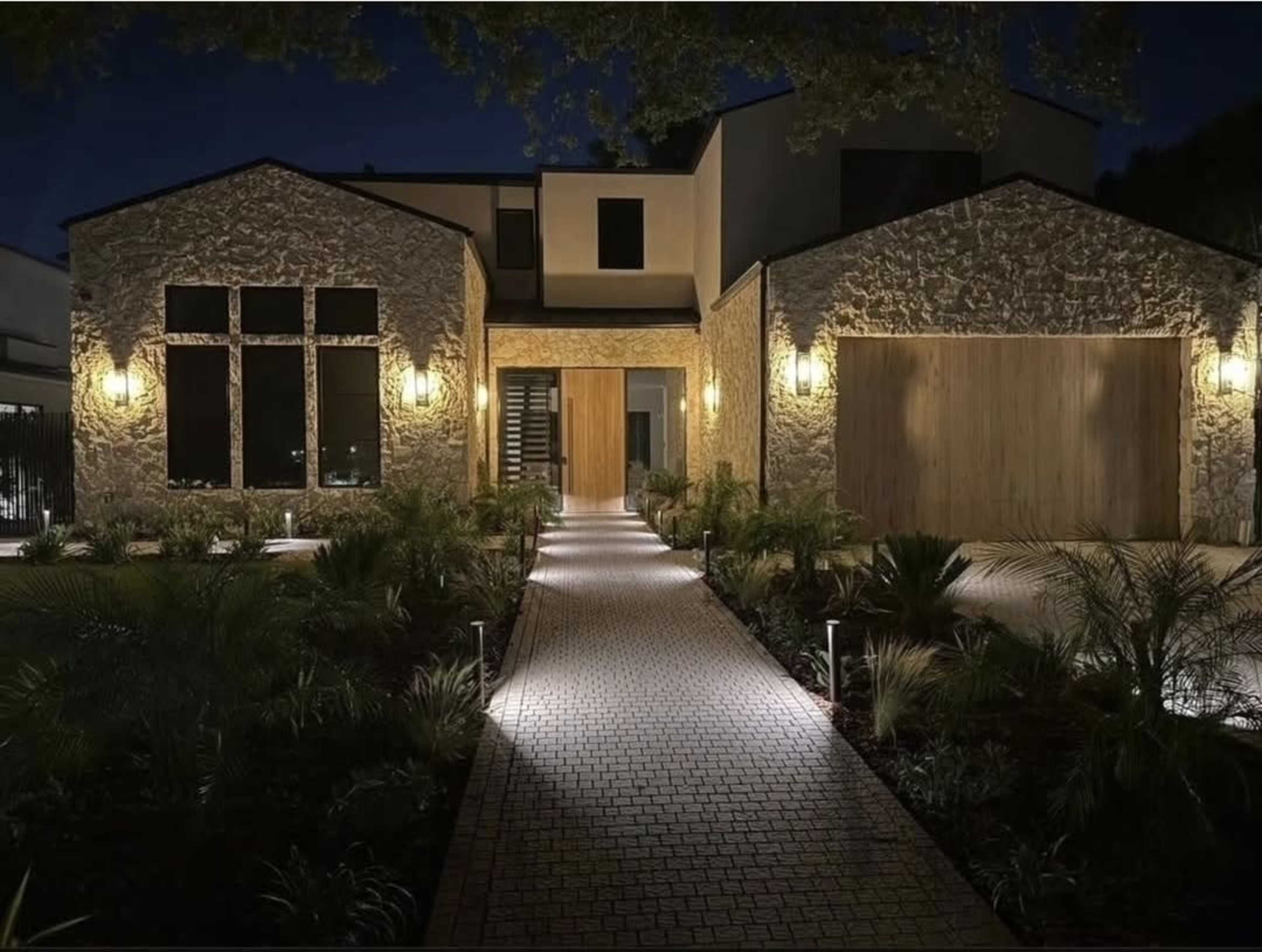 Encino Filming Location- Contemporary Home, Sleek & Stylish Image in Encino, encino, CA