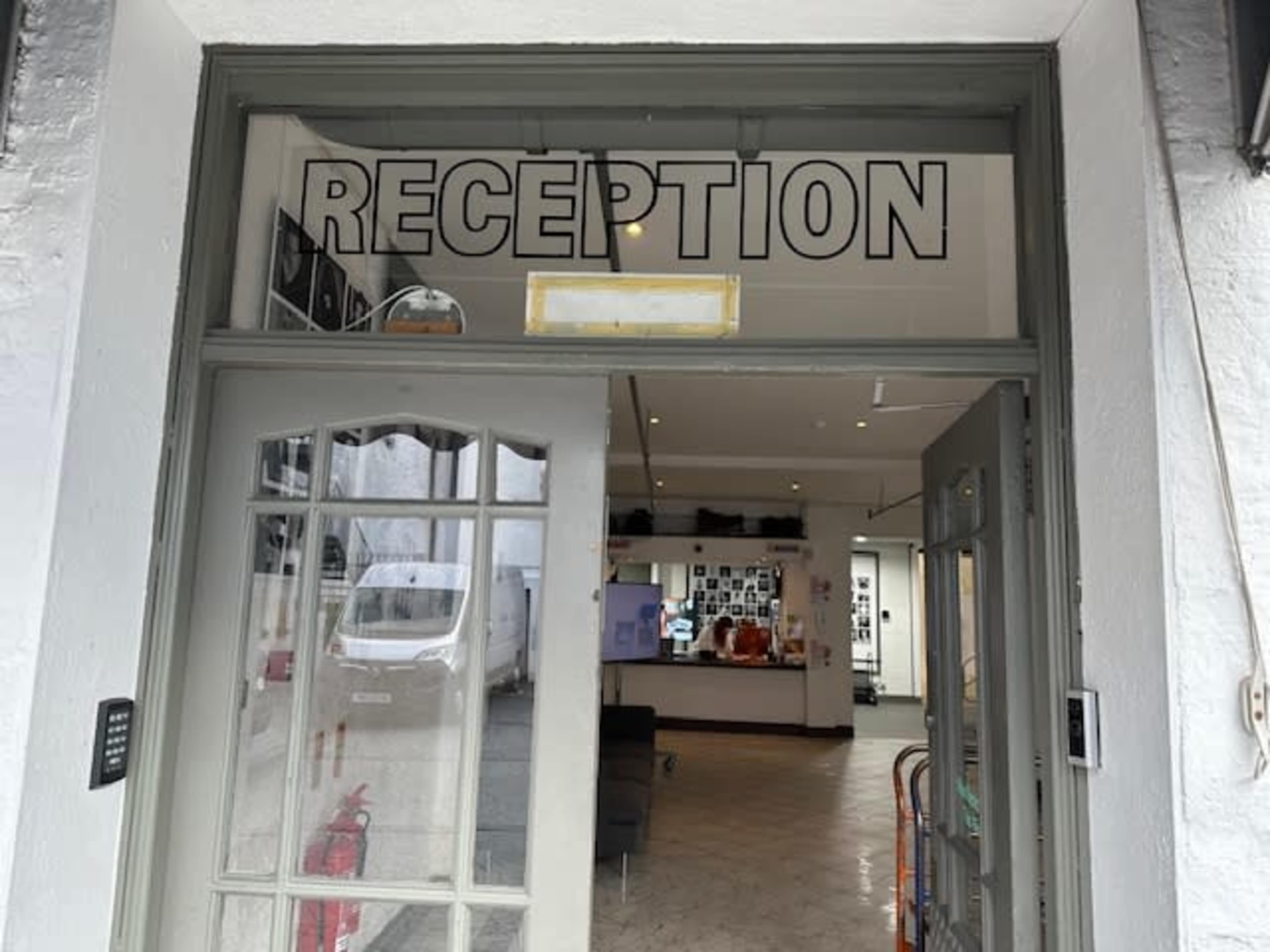 STUDIO 3 Black Out Image in Hoxton, London, ENG