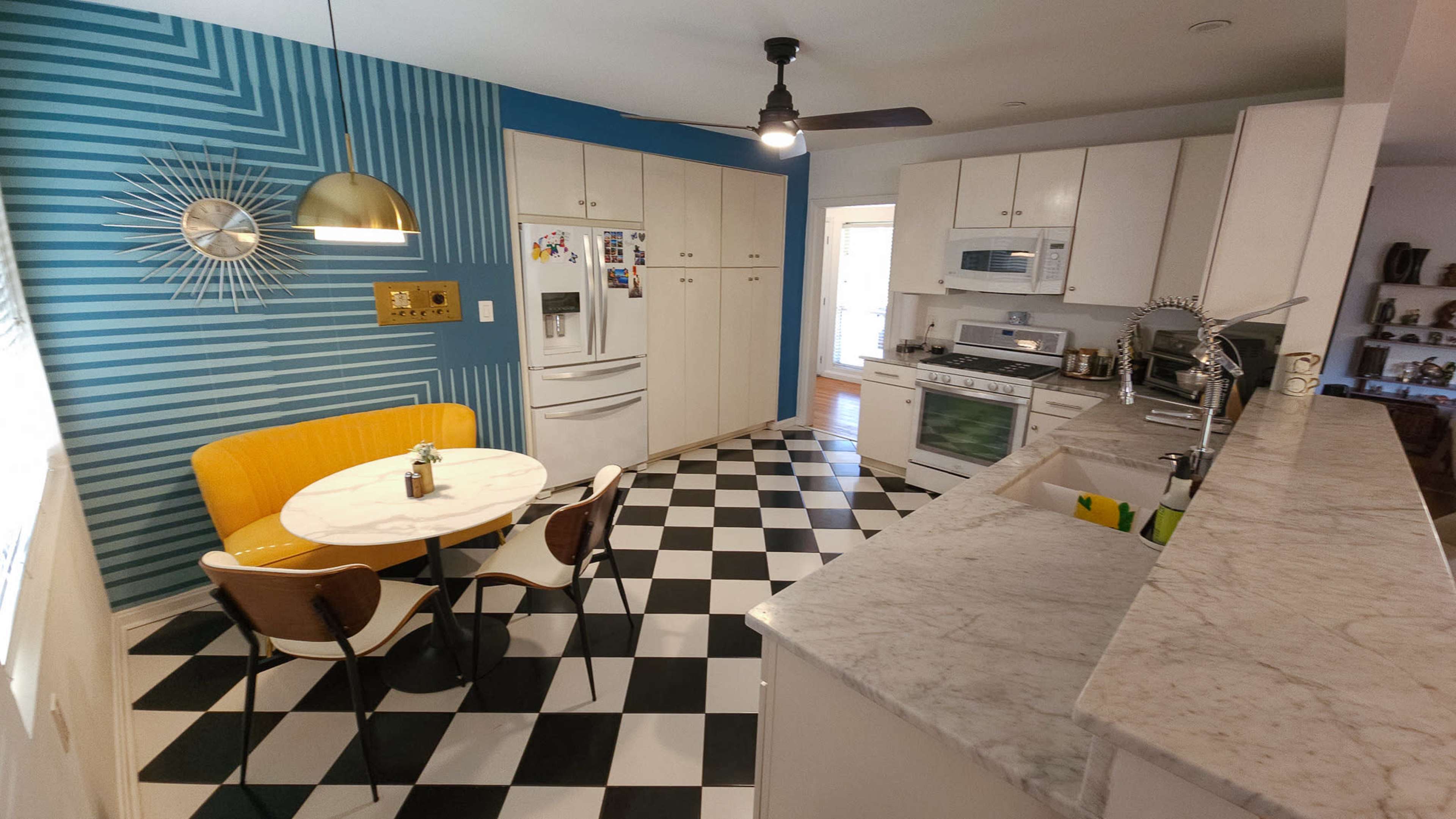 Midtown Meeting with Backyard Oasis & Cocktail Pool Image in Chatham Crescent, Savannah, GA