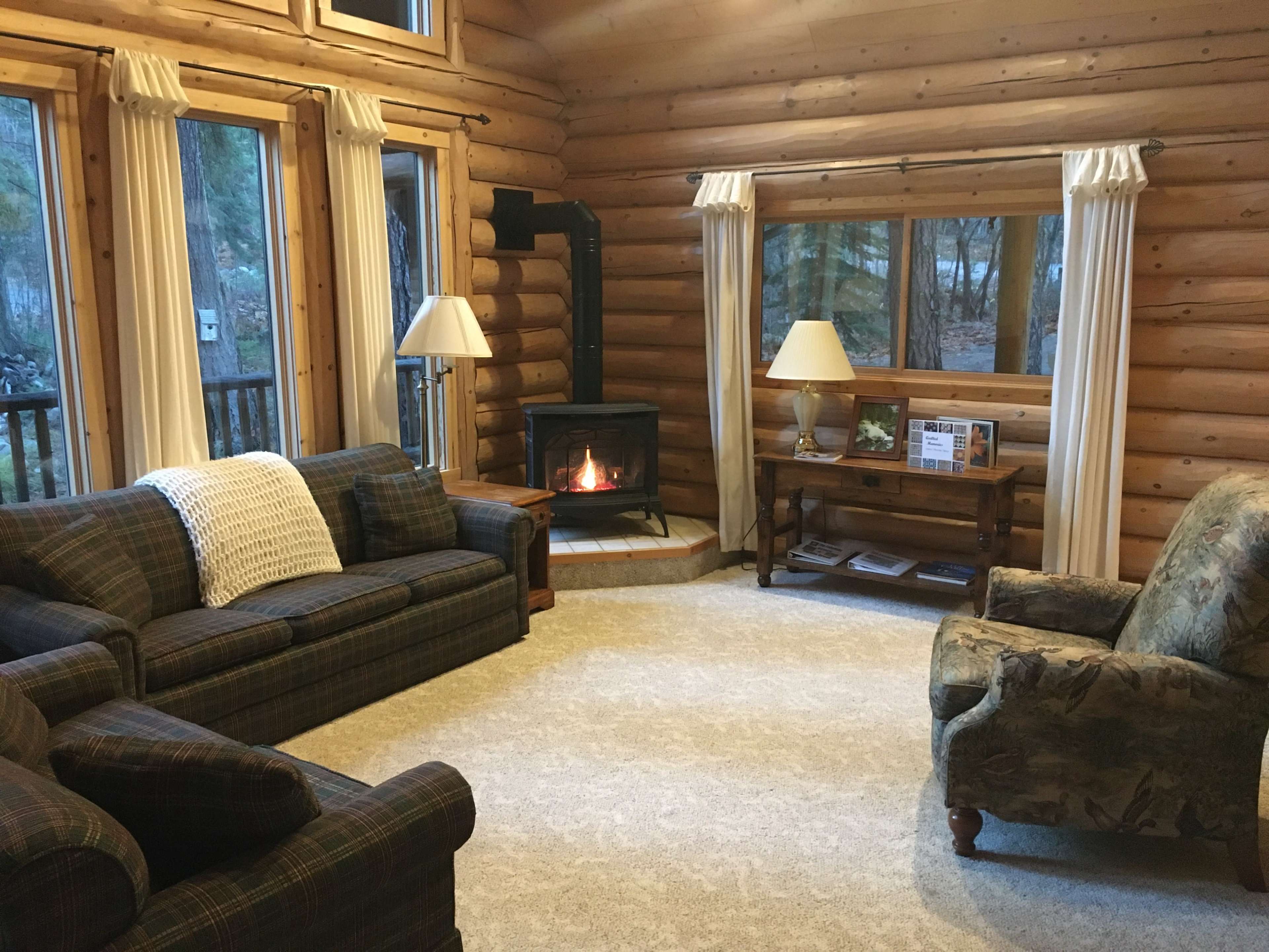 Woodland Chalet in enchanting alpine, creekside setting Image in , Peshastin, WA