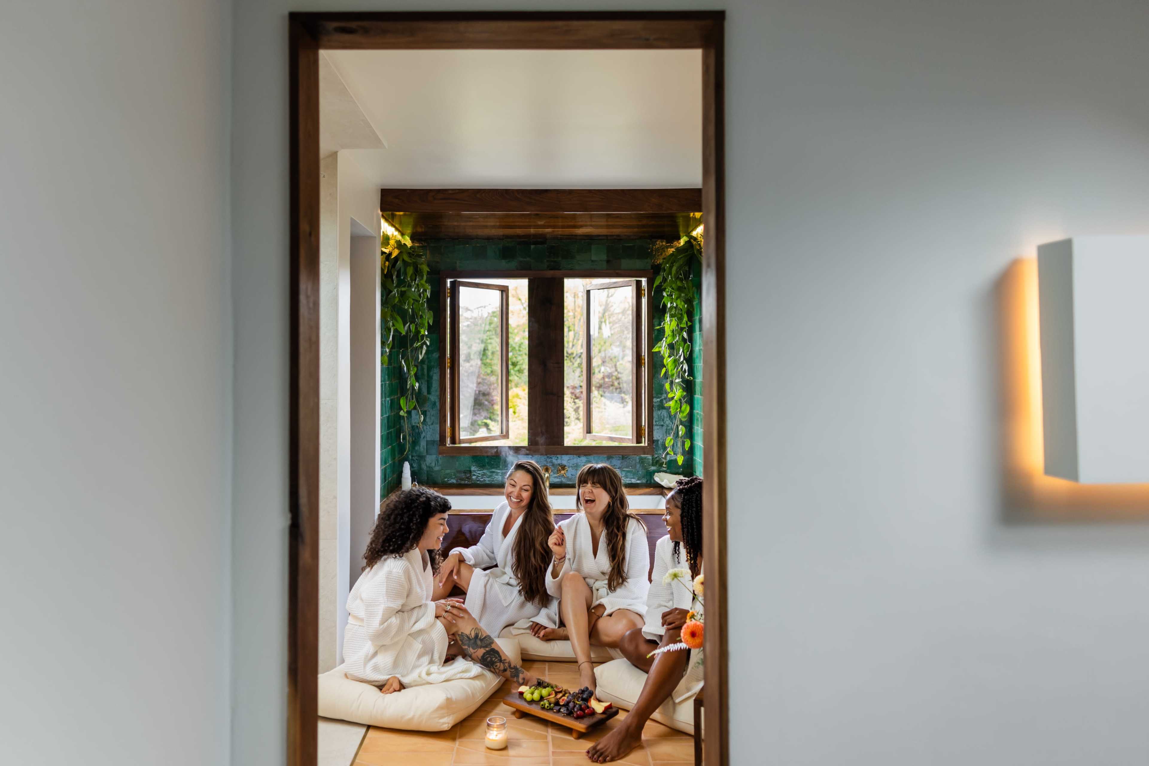 Tranquil Spa Retreat in Portland with Sauna & Soaking Tub Image in Arbor Lodge, PORTLAND, OR