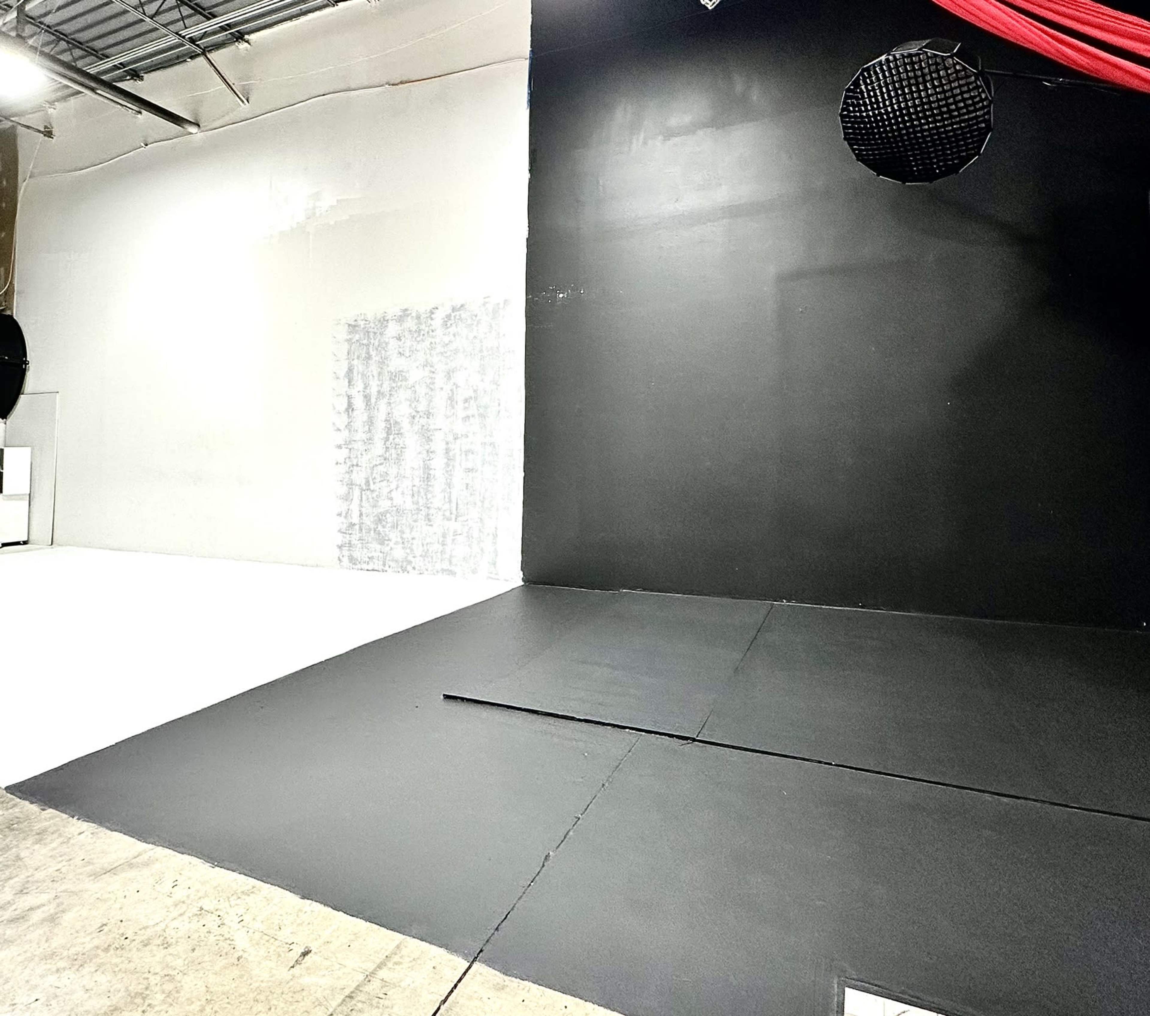 PhotoStudio: 20+ Sets, Natural Light, Creative, 2500sq/ft Photo, Video, Events, Podcasts Image in Gwinnett Village, Norcross, GA