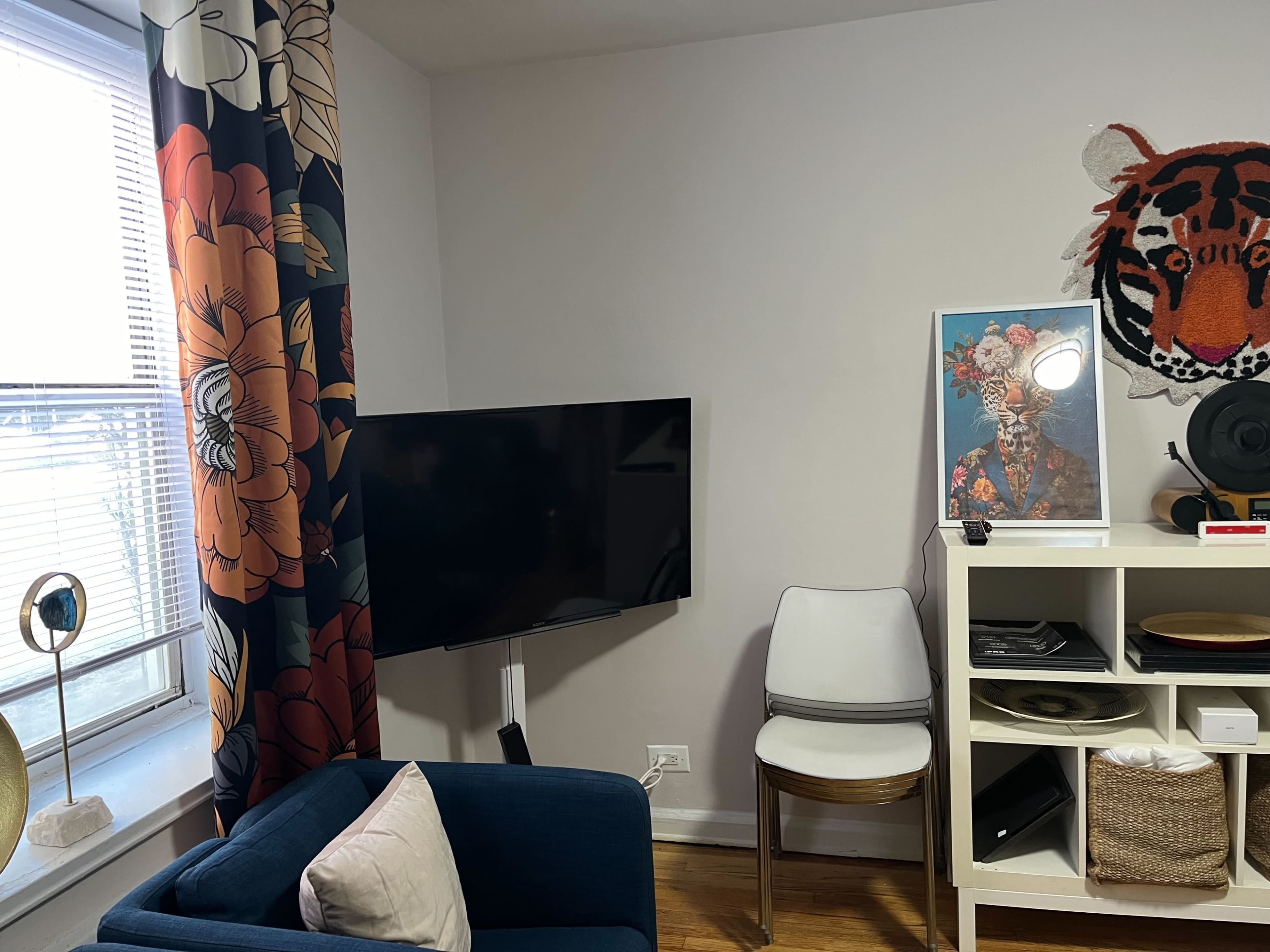 Versatile & Stylish Space for Meetings, Therapy, Remote Work, and Photo/Video Shoots Image in Flatlands, Brooklyn, NY