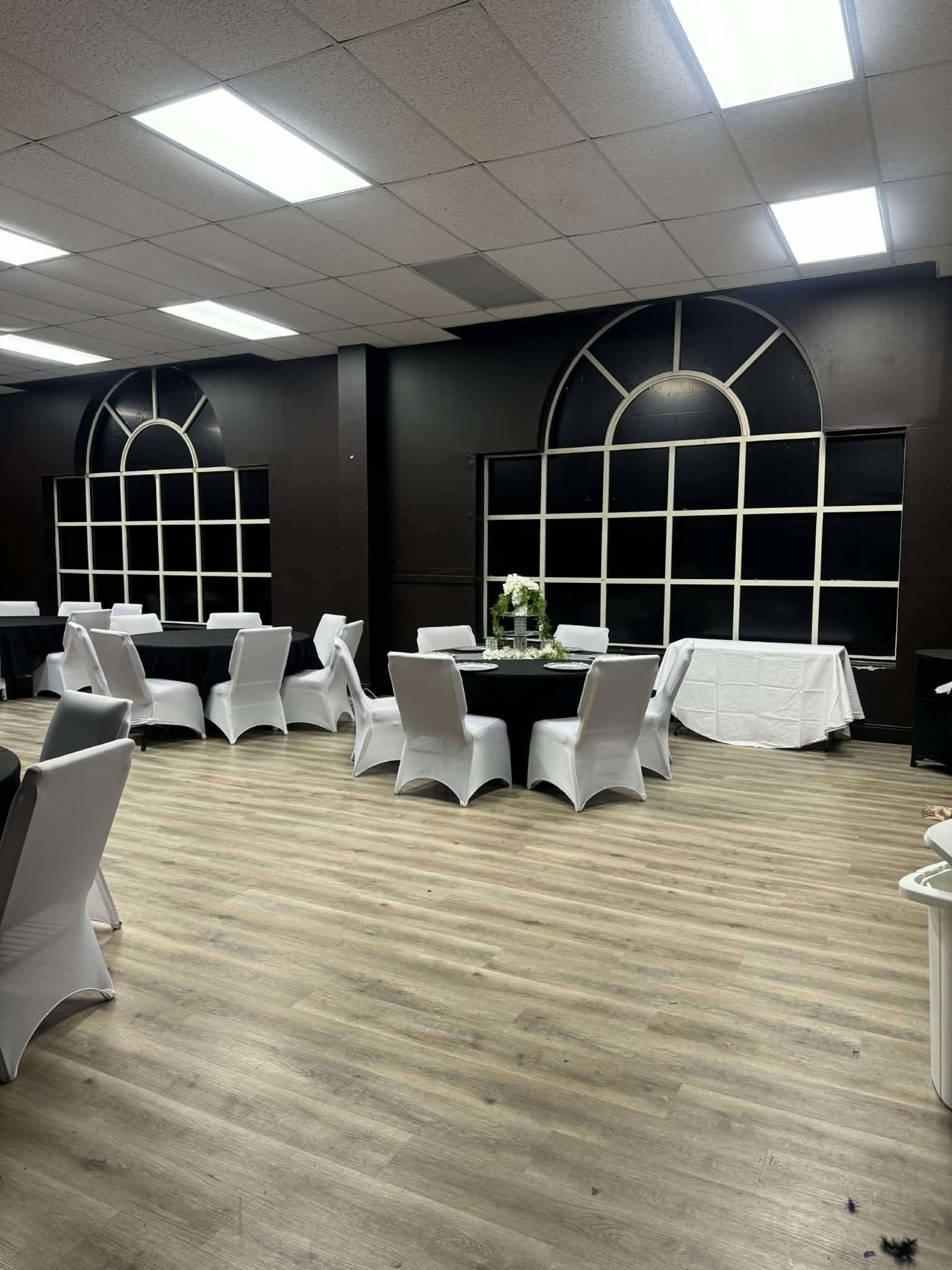 Large Open-Floor Studio Image in Eldridge / West Oaks, Houston, TX