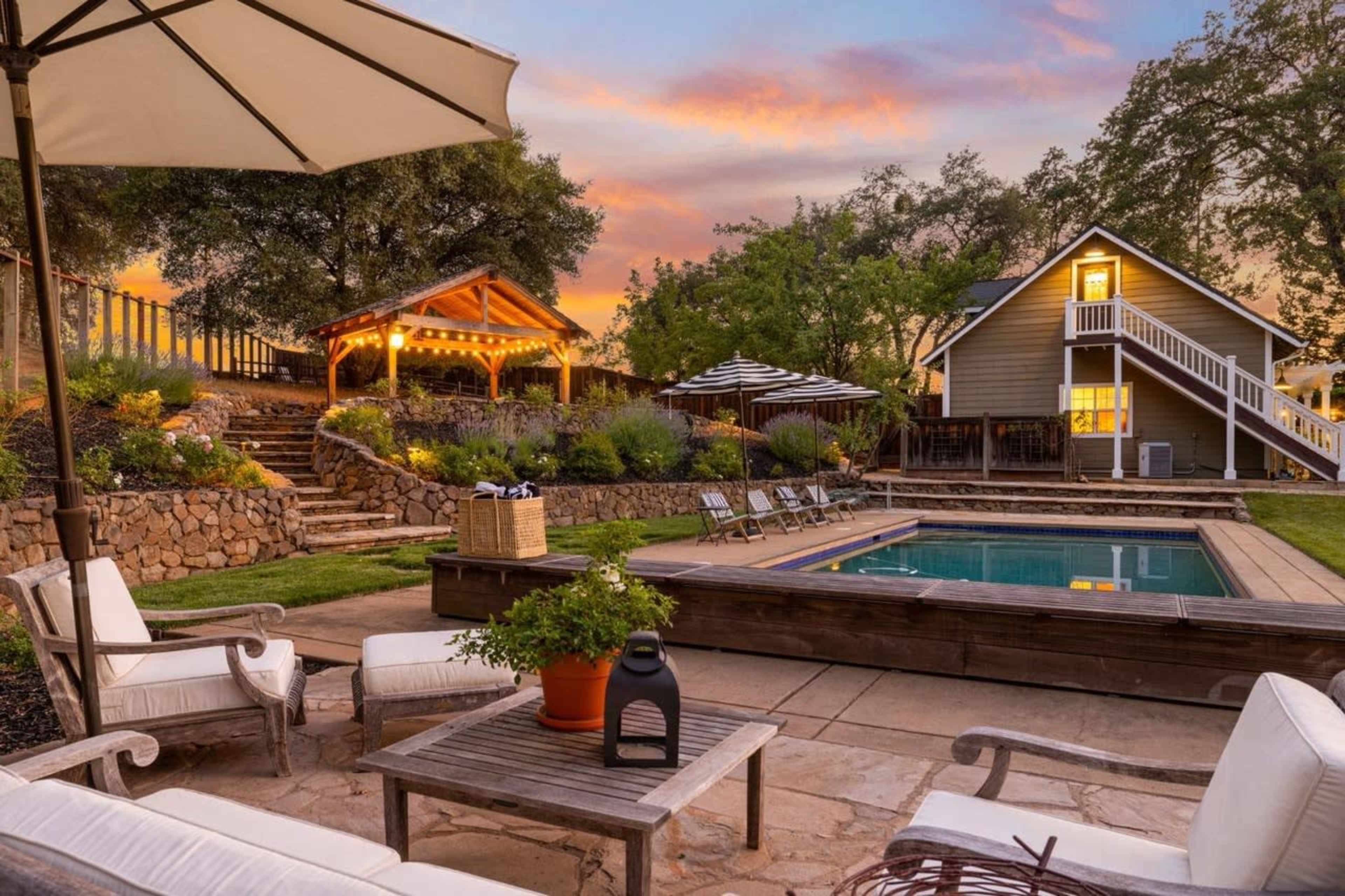 Luxe Poolside Oasis for Special Events Image in , Cool, CA