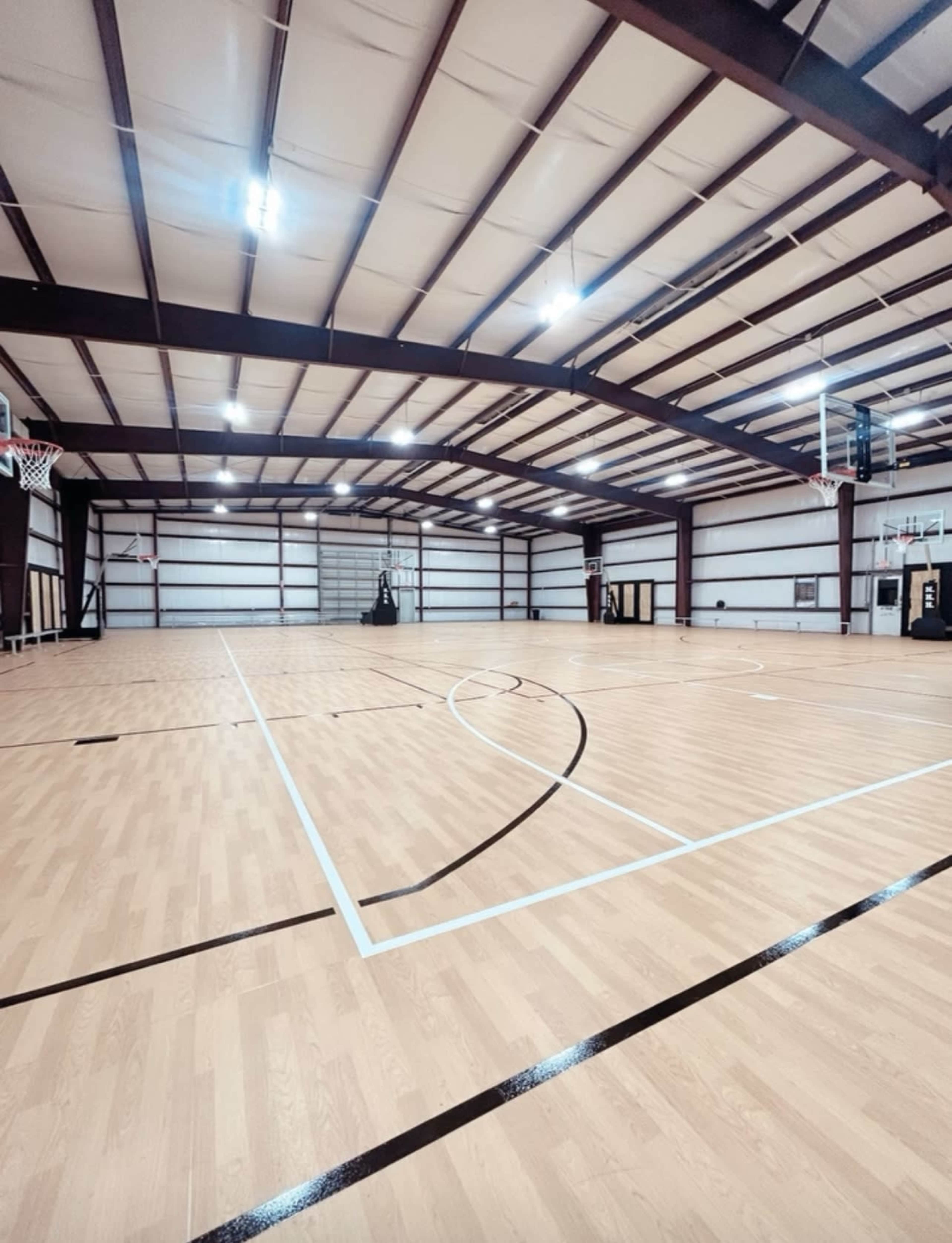 Basketball Gymnasium with Office Spaces Available North Houston Area Image in Iah / Airport Area, Humble, TX