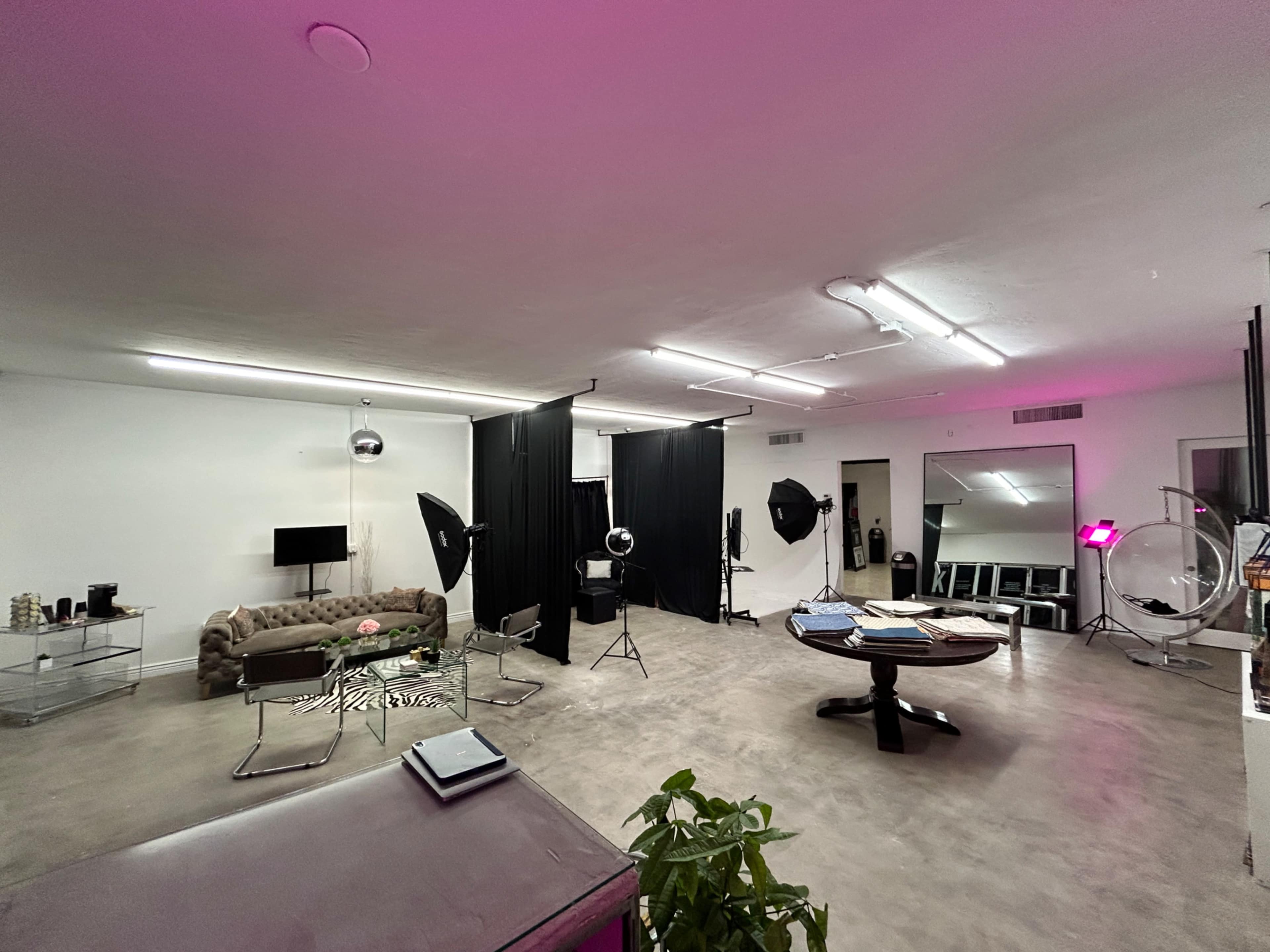 Midtown Cyclorama Studio Image in Encanto Village, Phoenix, AZ