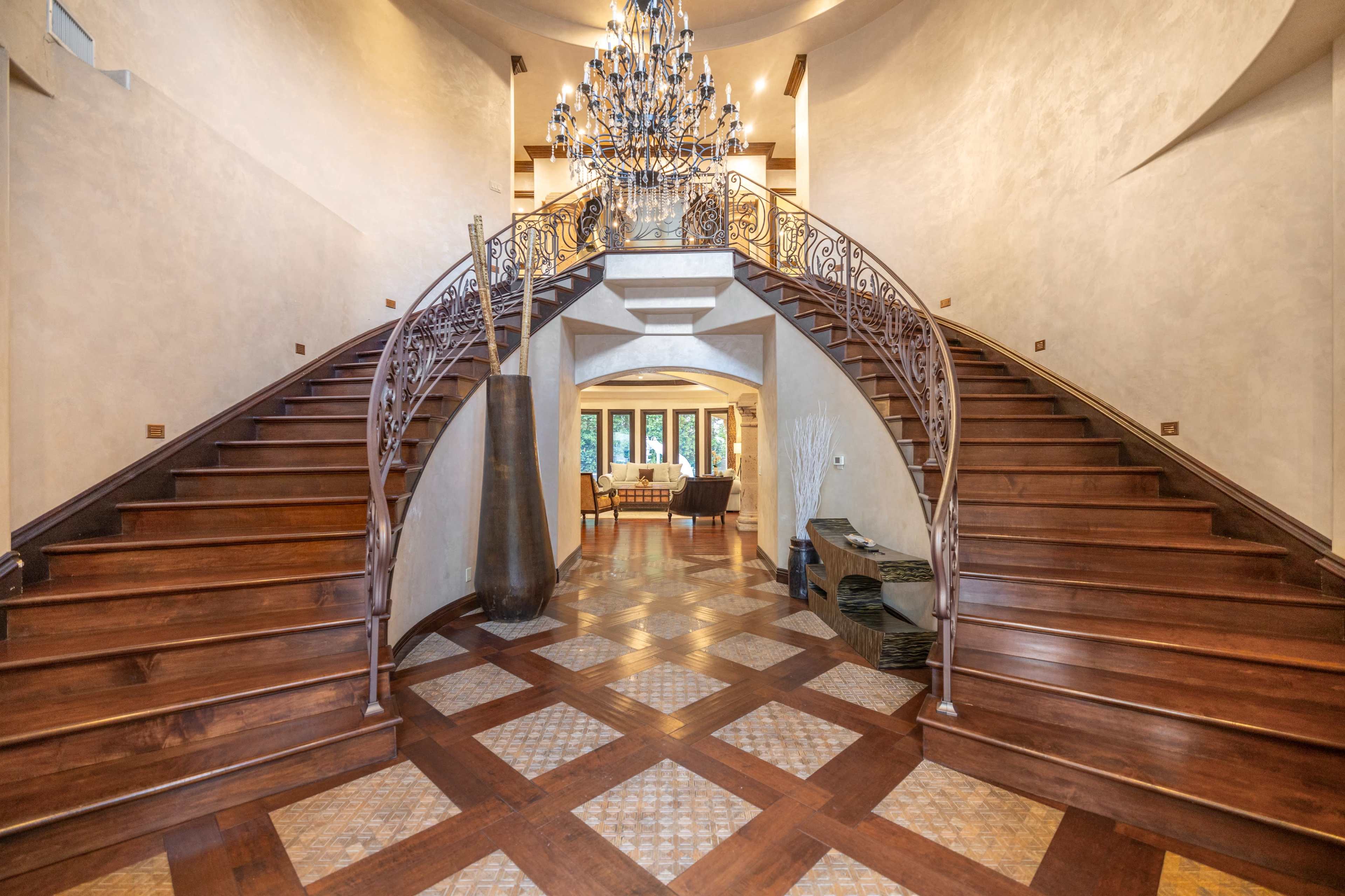SERANO ESTATE MEDITERRANEAN/ POOL/ COLUMNS/ GLAM Image in Tarzana, Los Angeles, CA