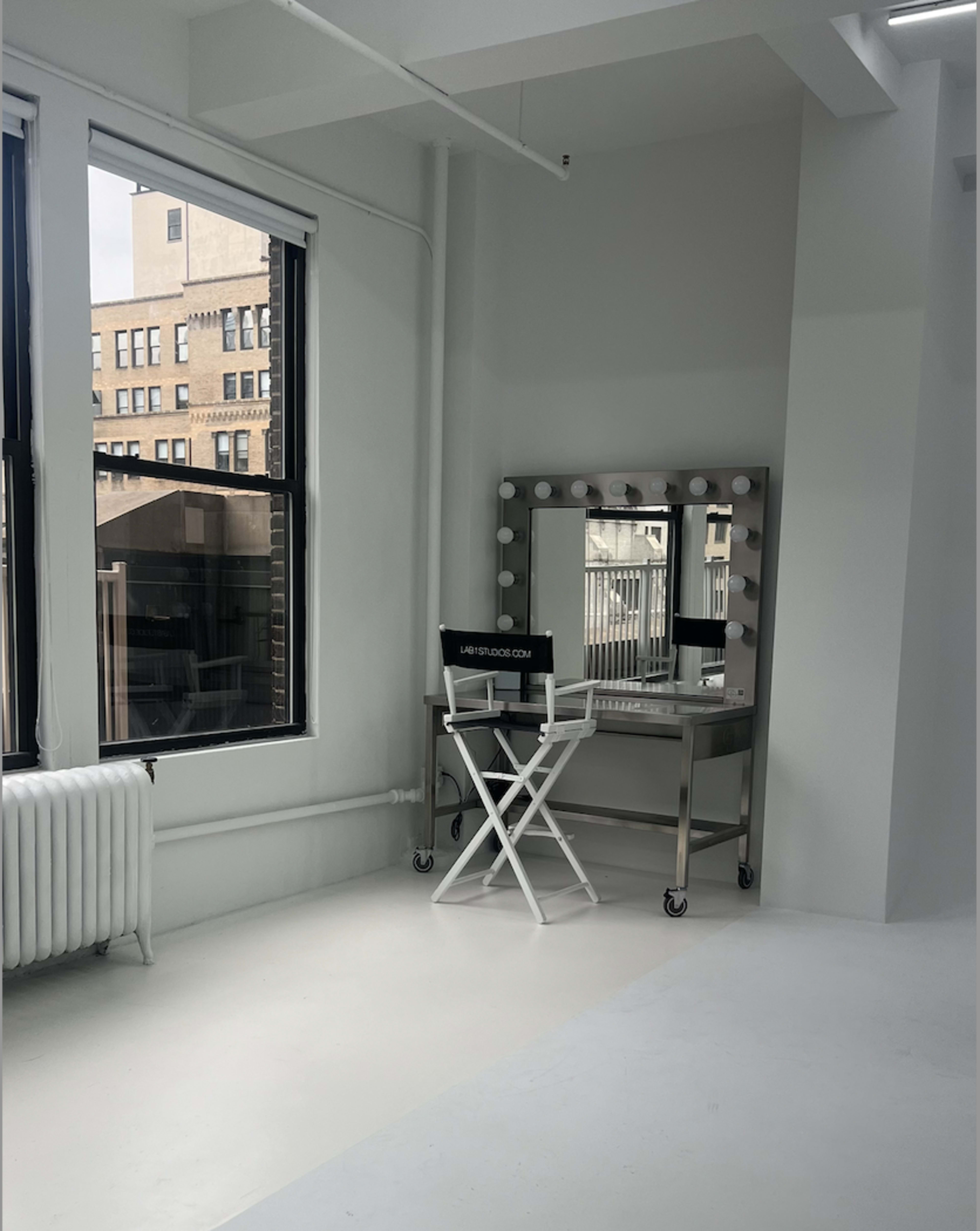 Fashion district Studio with daylight and Cyc Wall Image in Midtown Manhattan, New York, NY